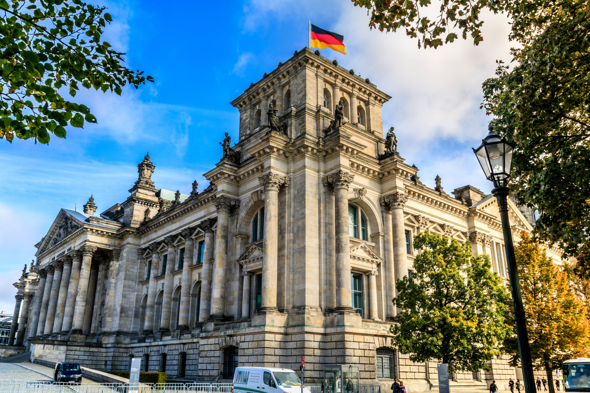 Canon EOS 750D (EOS Rebel T6i / EOS Kiss X8i) sample photo. Reichstag sideview photography