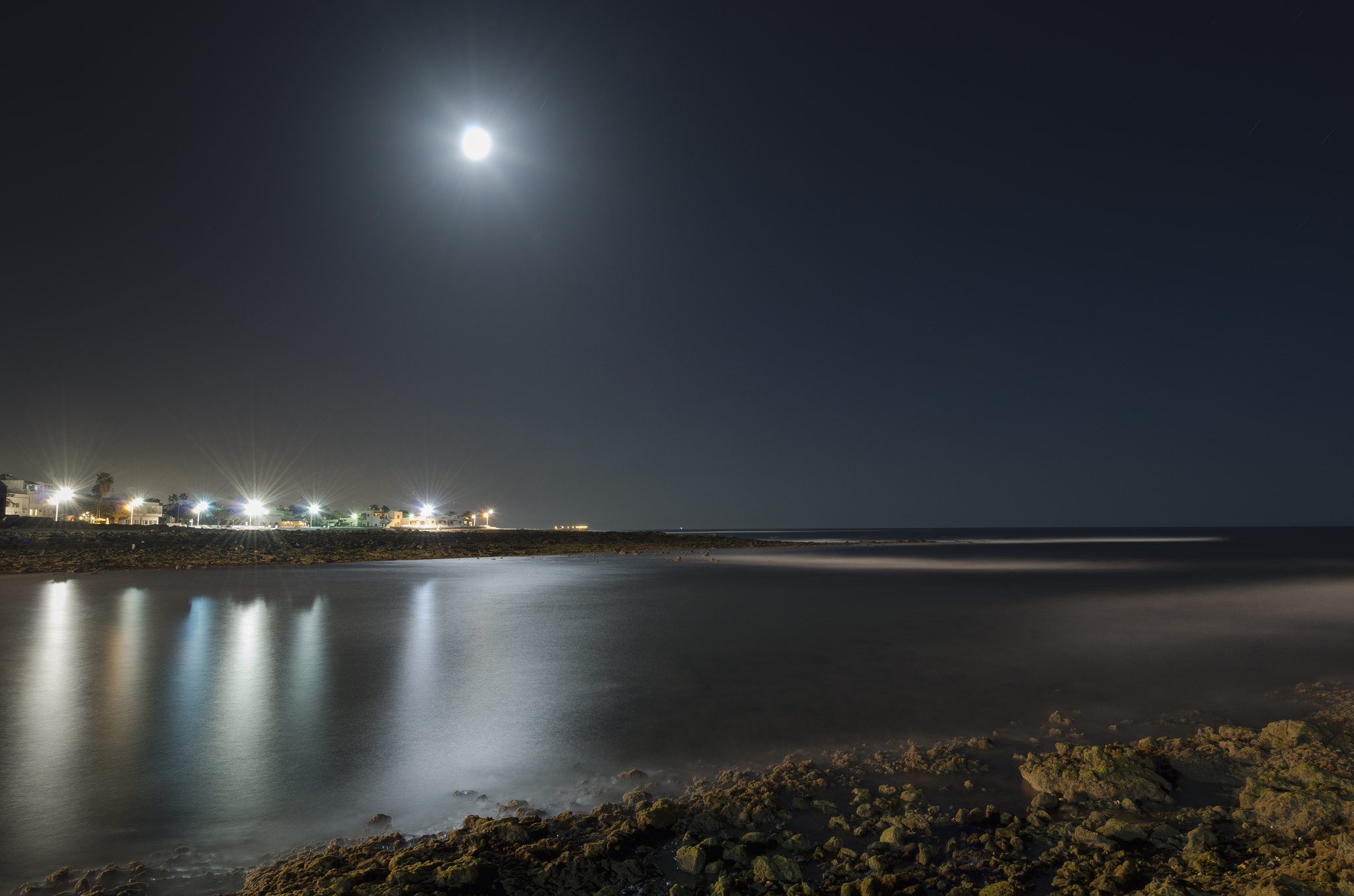 Nikon D7000 sample photo. Un lugar entre el mar, la noche y las luces. photography