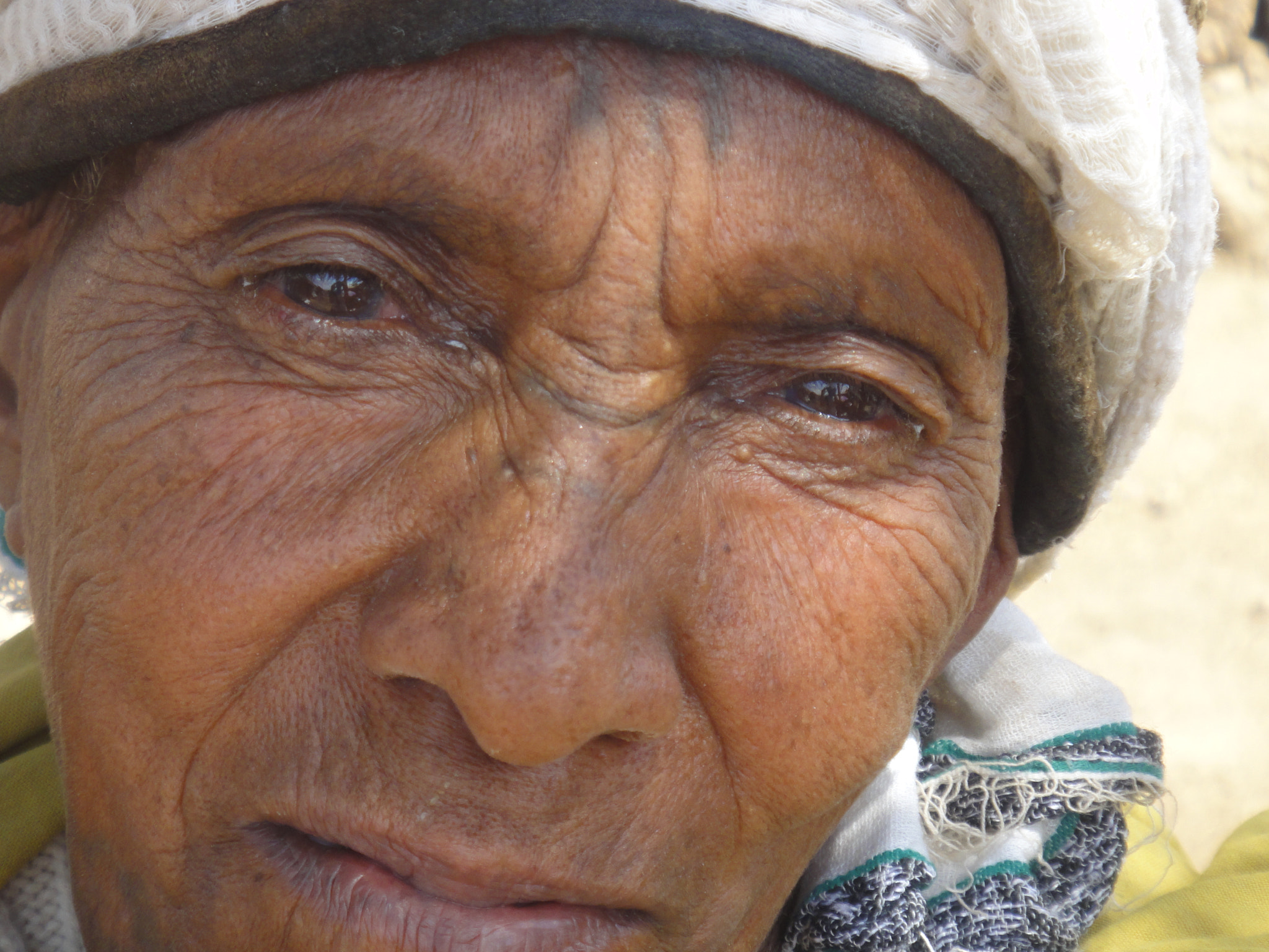 Sony DSC-TX7 sample photo. Ethiopia, old woman, wisdom, wrinkles, natural light, soulful eyes, sad eyes, woman photography