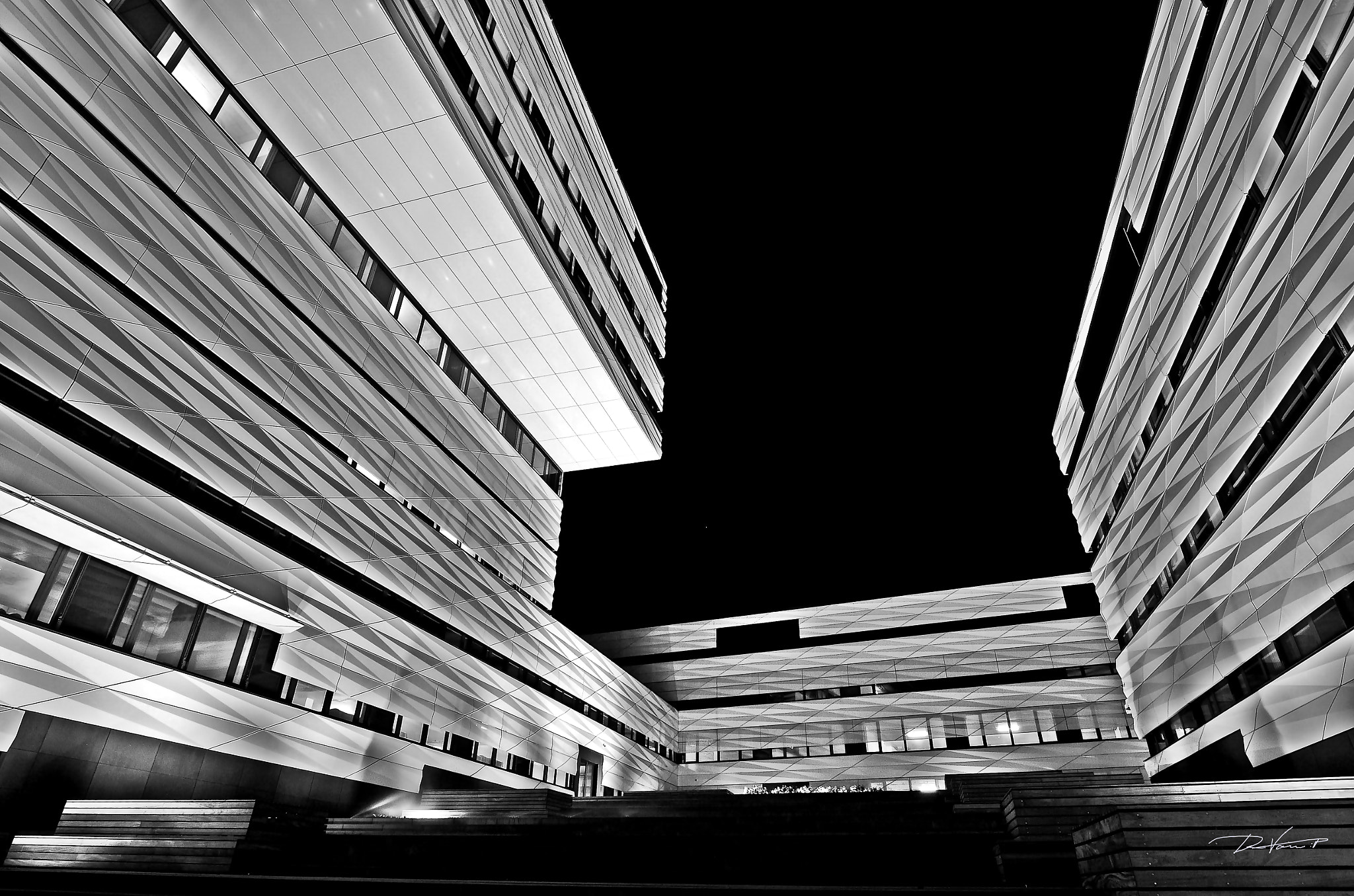 Nikon D5100 + Sigma 10-20mm F3.5 EX DC HSM sample photo. Shattered mask photography