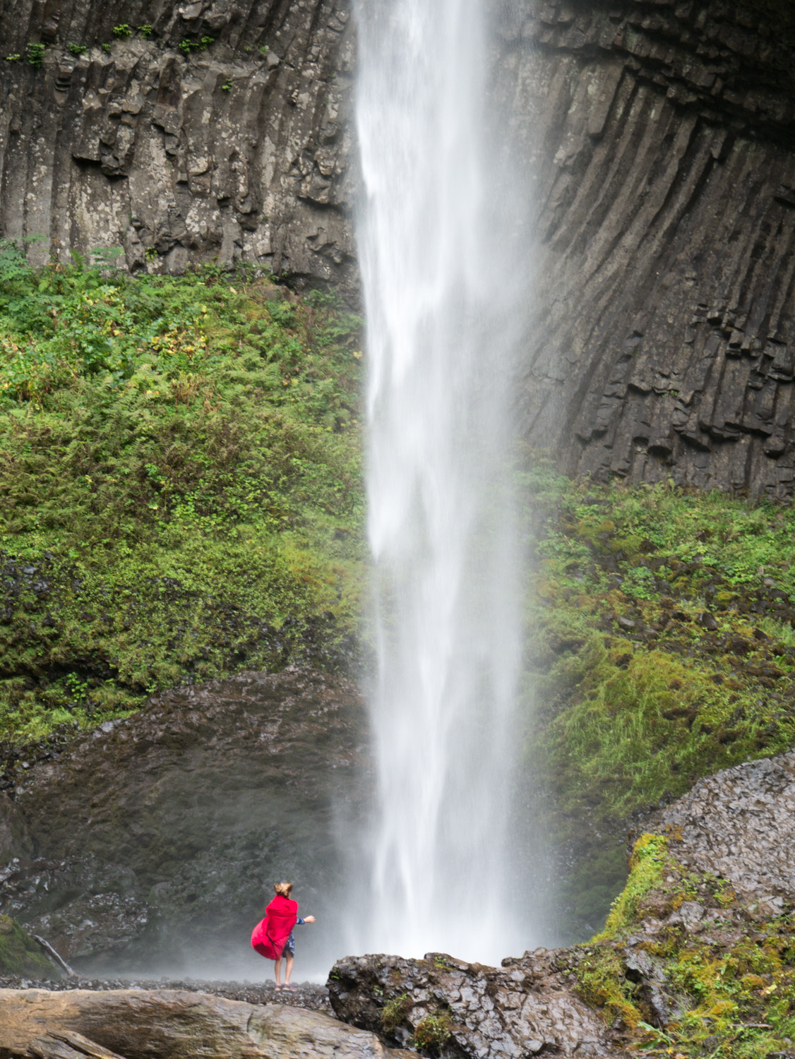 Panasonic Lumix DMC-GX7 sample photo. Power falls girl photography