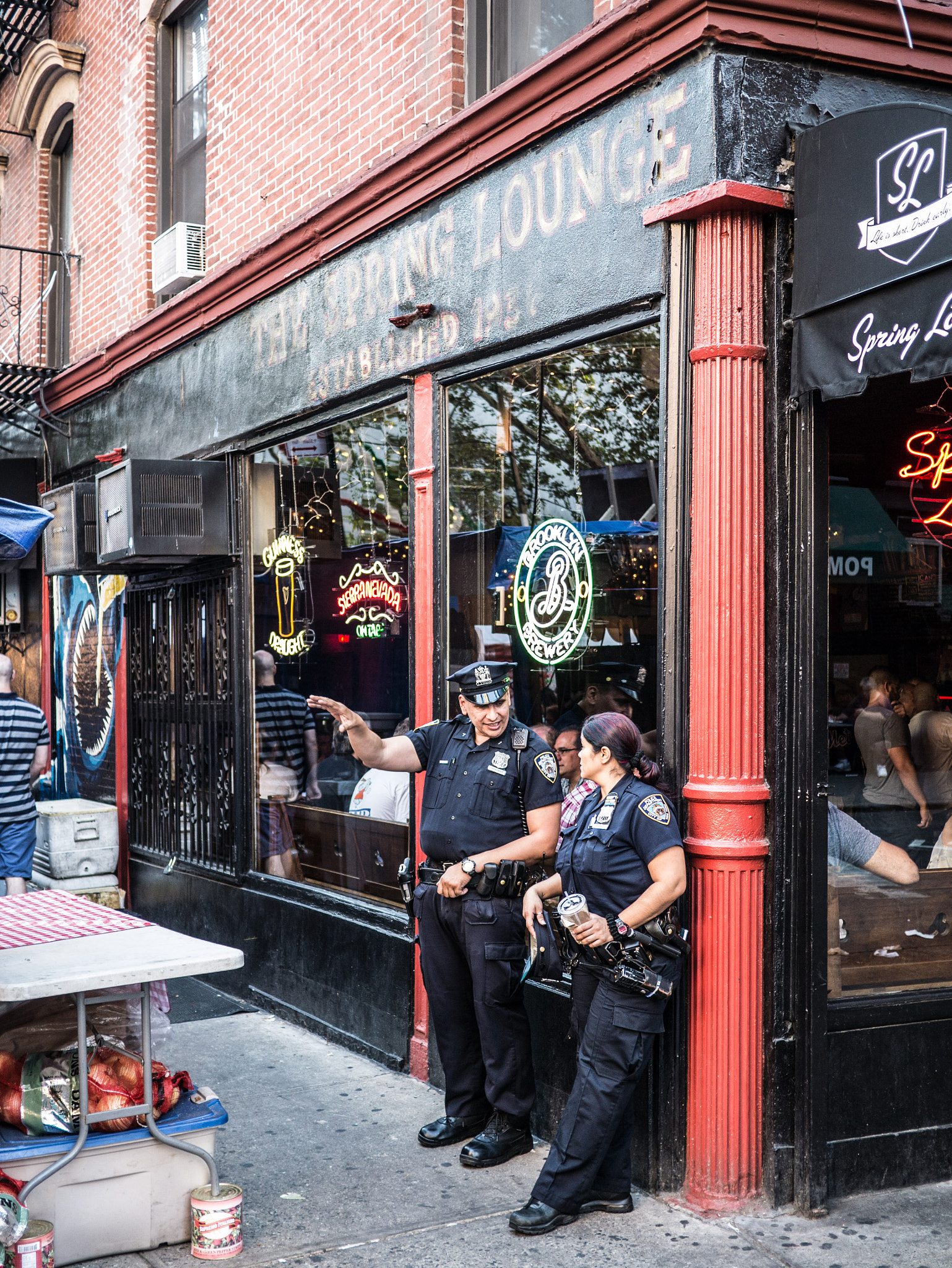 Panasonic Lumix DMC-GF6 + LUMIX G 20/F1.7 II sample photo. New york cops photography