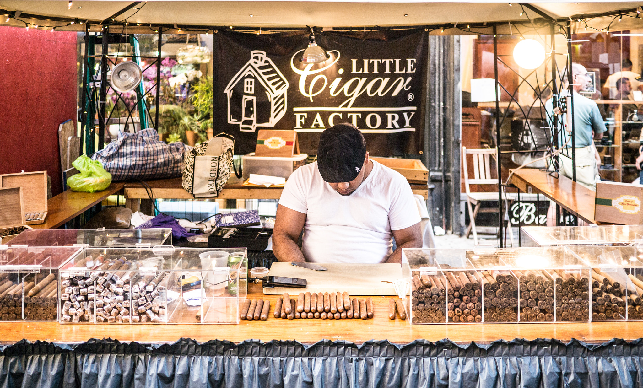 Panasonic Lumix DMC-GF6 + LUMIX G 20/F1.7 II sample photo. Little cigar factory photography