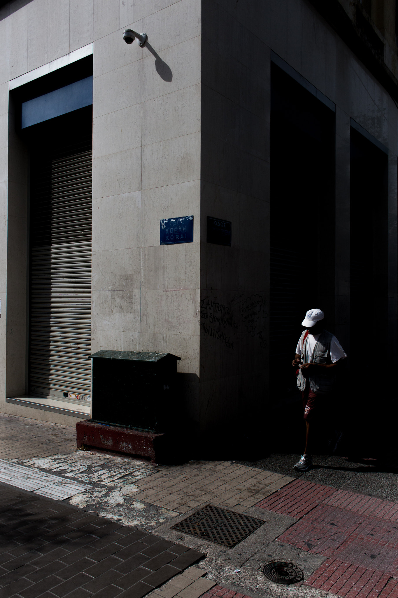 Canon EF 28mm F2.8 IS USM sample photo. In and out of shadows photography