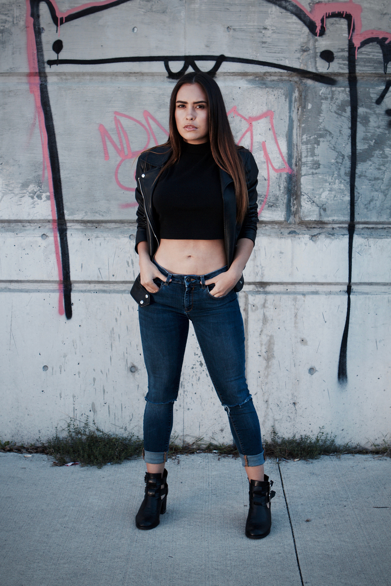 Canon EOS 650D (EOS Rebel T4i / EOS Kiss X6i) sample photo. Laura flaunting that stare. photography