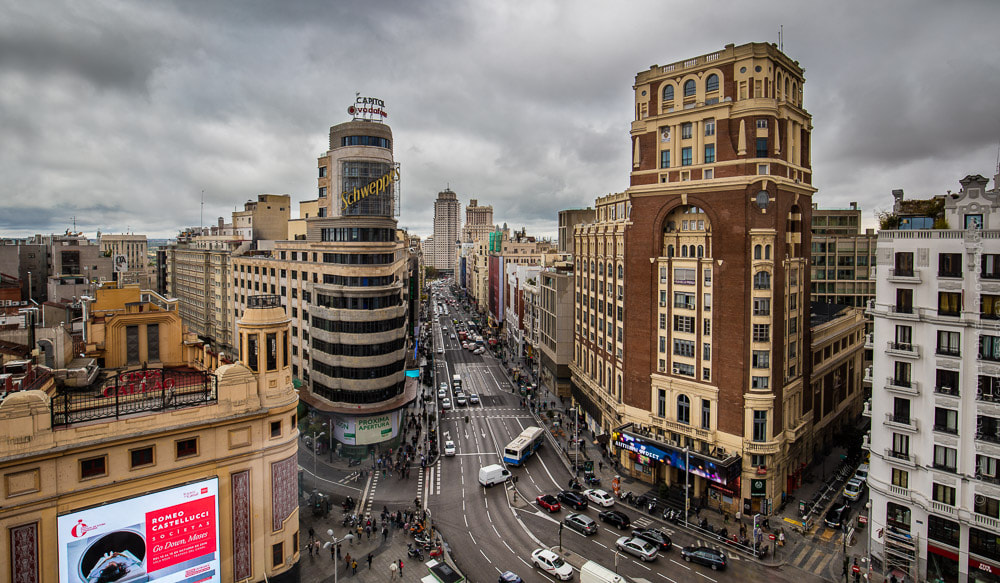 Canon EOS 5DS + Canon EF 16-35mm F4L IS USM sample photo. Otoño en gran vía photography