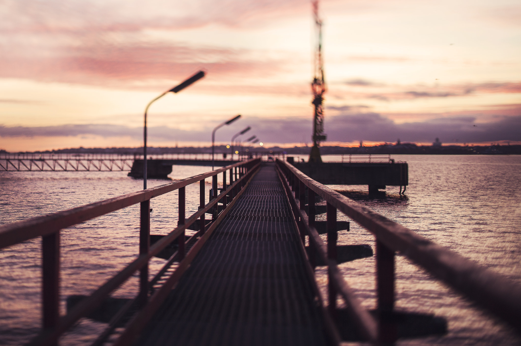 Canon EOS 5D Mark II + Canon TS-E 45mm F2.8 Tilt-Shift sample photo. On the pier photography