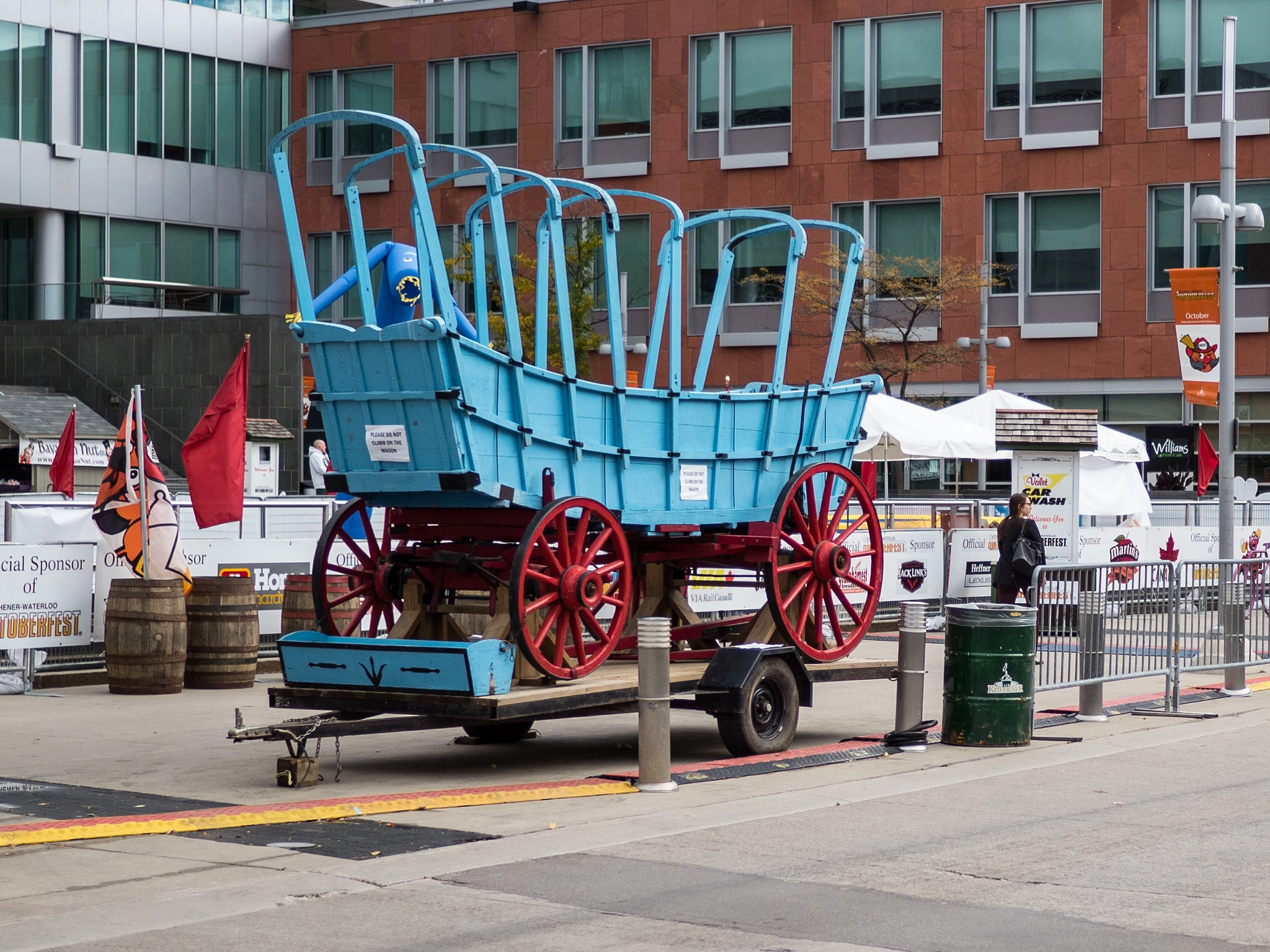 Olympus OM-D E-M5 II + LUMIX G 20/F1.7 II sample photo. Project 365, day two hundred and eighty-seven - oktoberfest wagon photography