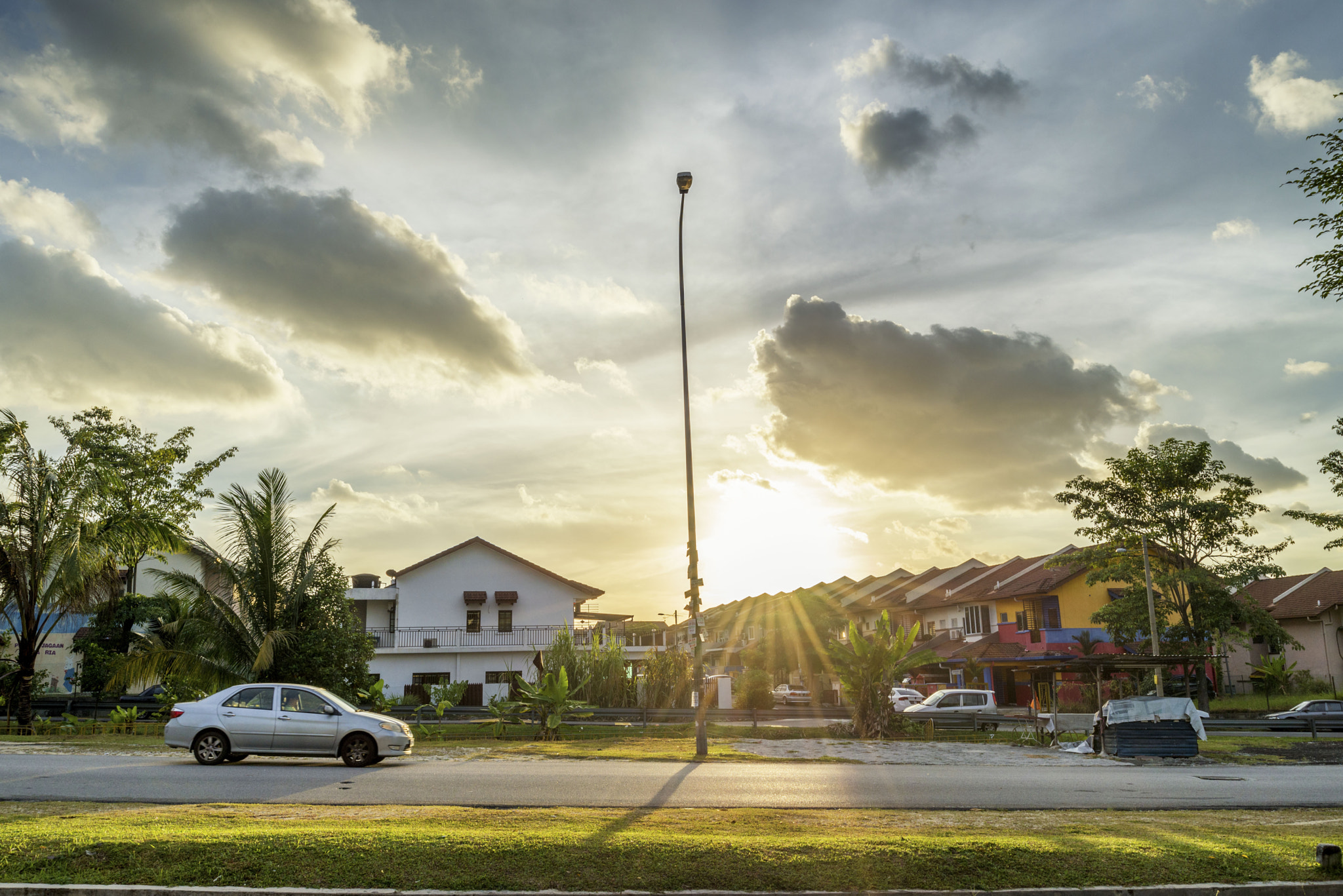 AF Zoom-Nikkor 28-80mm f/3.3-5.6G sample photo. The sun is set photography