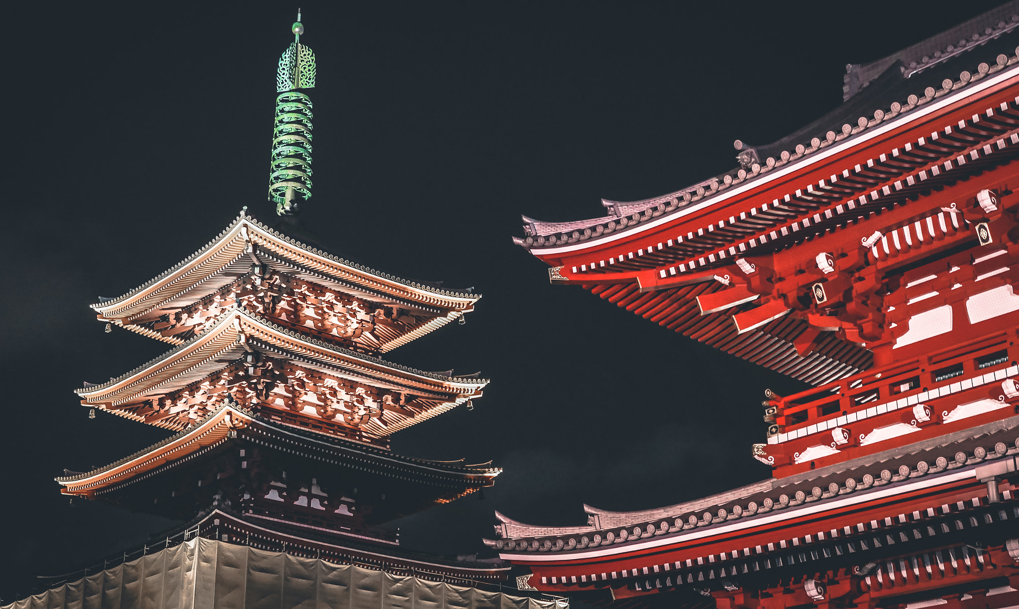 Panasonic Lumix DMC-GX8 + Panasonic Leica DG Summilux 25mm F1.4 II ASPH sample photo. Look up asakusa photography