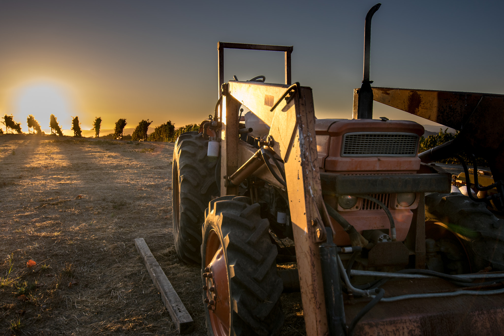 Nikon D3300 + Tokina AT-X 11-20 F2.8 PRO DX (AF 11-20mm f/2.8) sample photo. Tractor photography