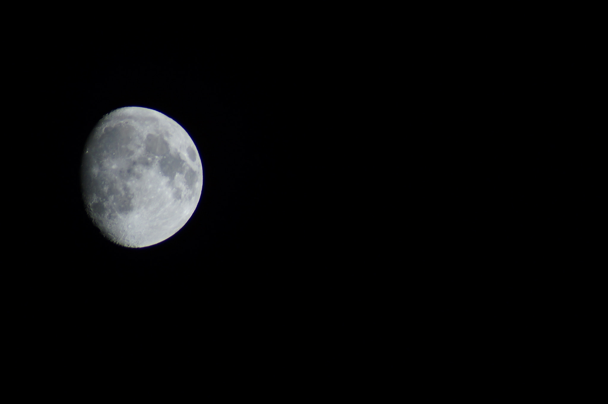 Sony 75-300mm F4.5-5.6 sample photo. I need a full moon. where do i go to buy one? photography