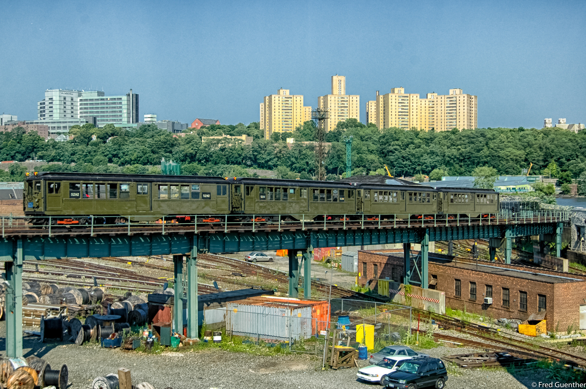 Nikon D70 sample photo. Lo v train on 207th st yard ramp photography