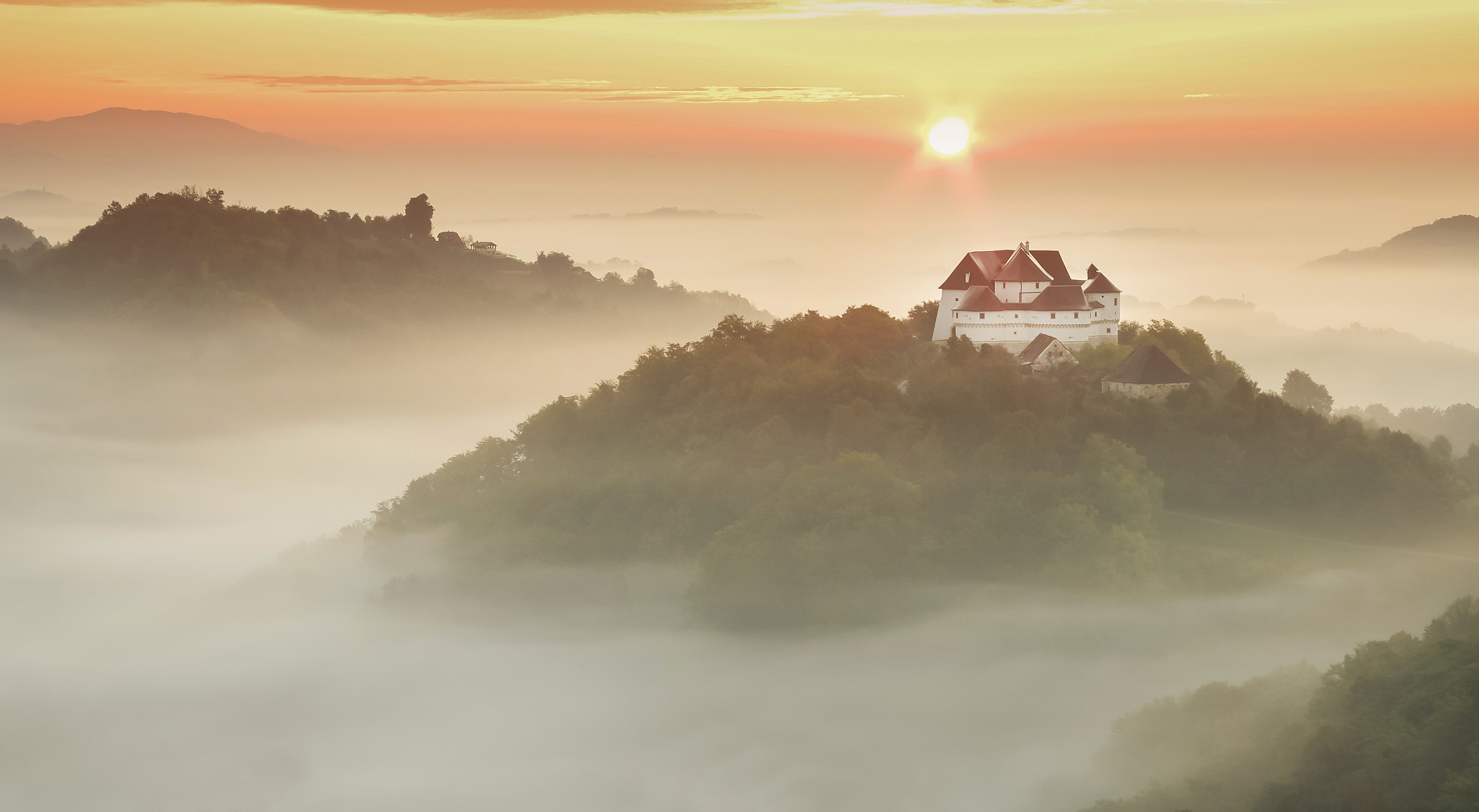 Pentax smc DA 55-300mm F4.0-5.8 ED sample photo. Castle veliki tabor 01 photography