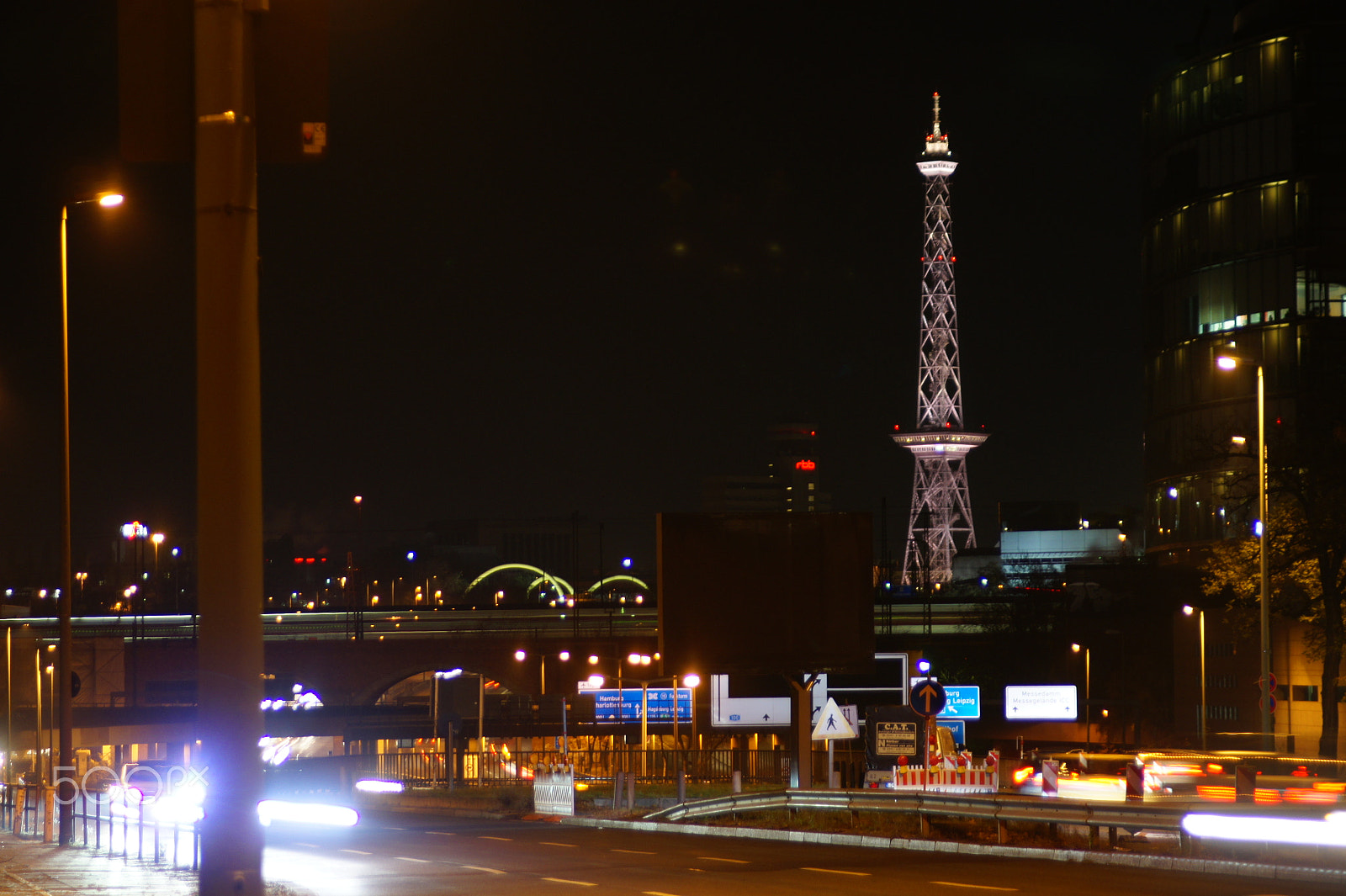 Minolta AF 24-85mm F3.5-4.5 [New] sample photo. Radio tower photography