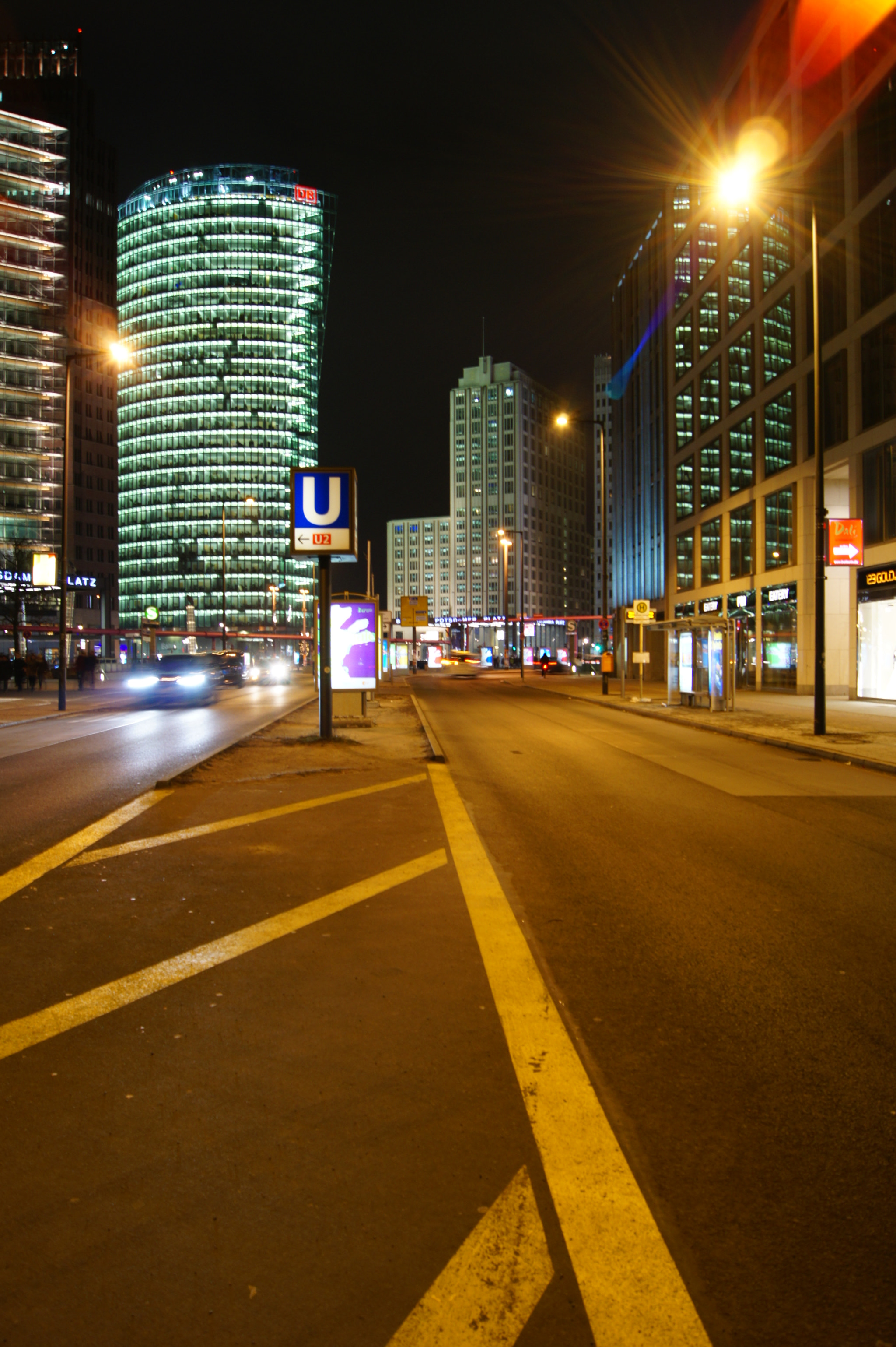 Sony Alpha DSLR-A450 sample photo. Street at night photography