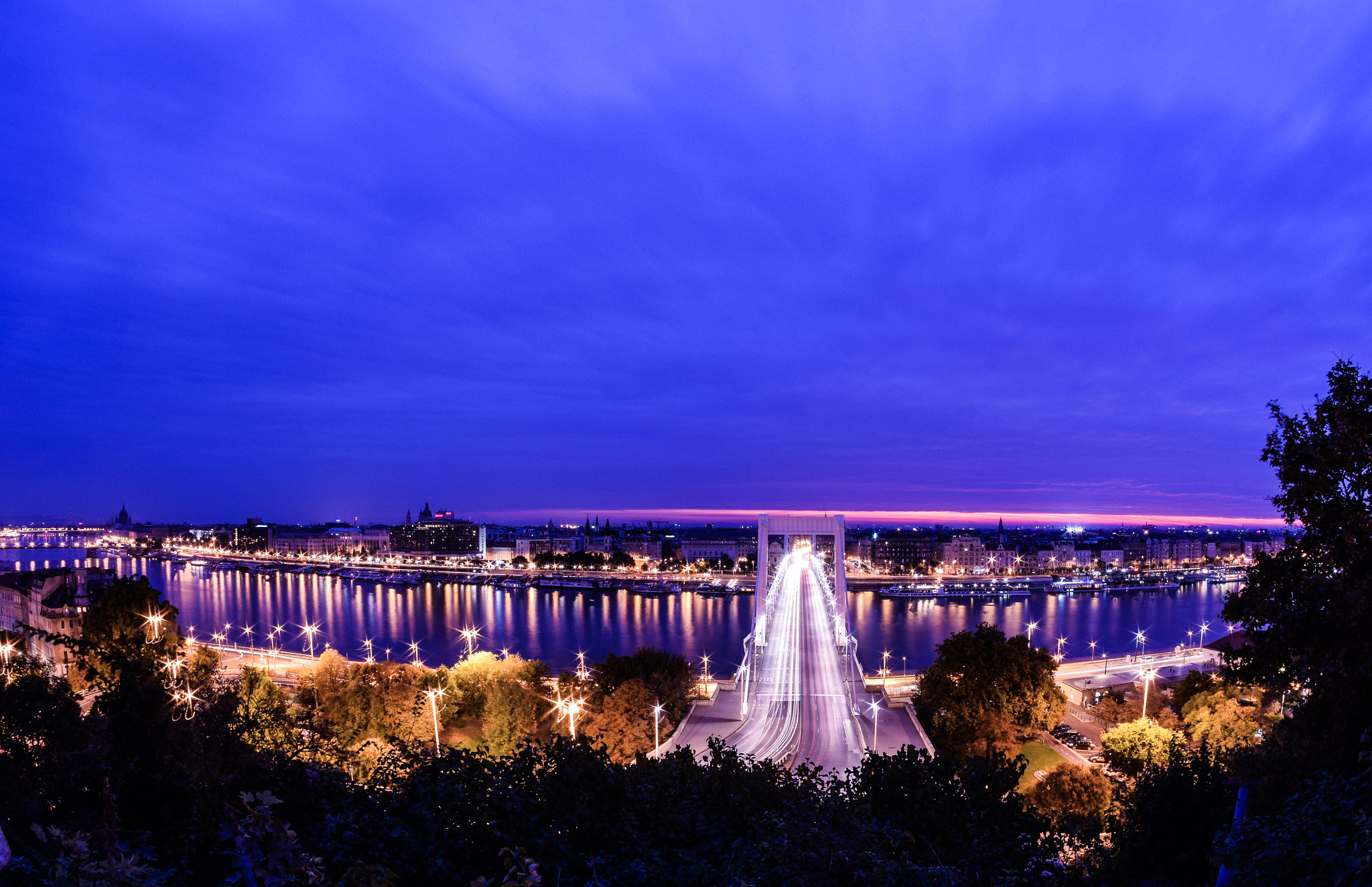 Nikon D5300 + Samyang 8mm F3.5 Aspherical IF MC Fisheye sample photo. Chain bridge early morning photography