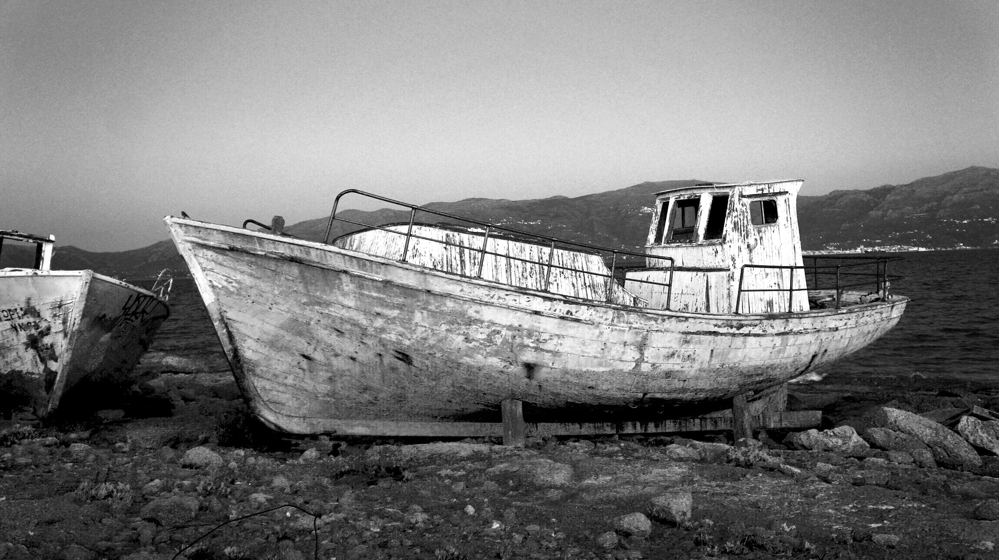 Sony Alpha NEX-5 + Tamron 18-200mm F3.5-6.3 Di III VC sample photo. White boat.... photography