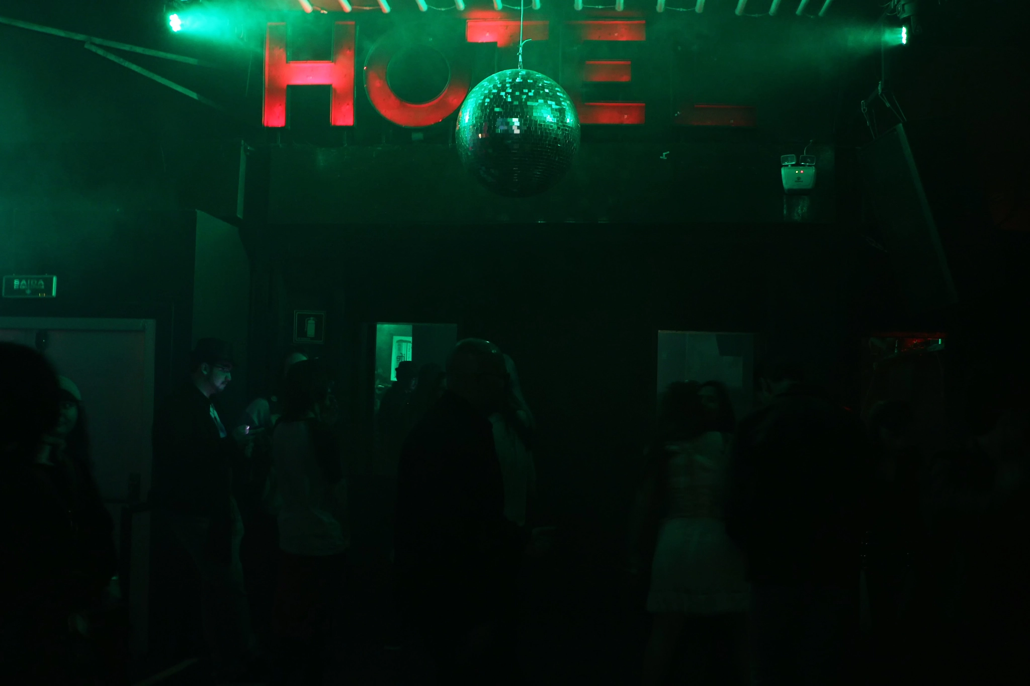 Canon EOS 700D (EOS Rebel T5i / EOS Kiss X7i) sample photo. Dark hotel photography