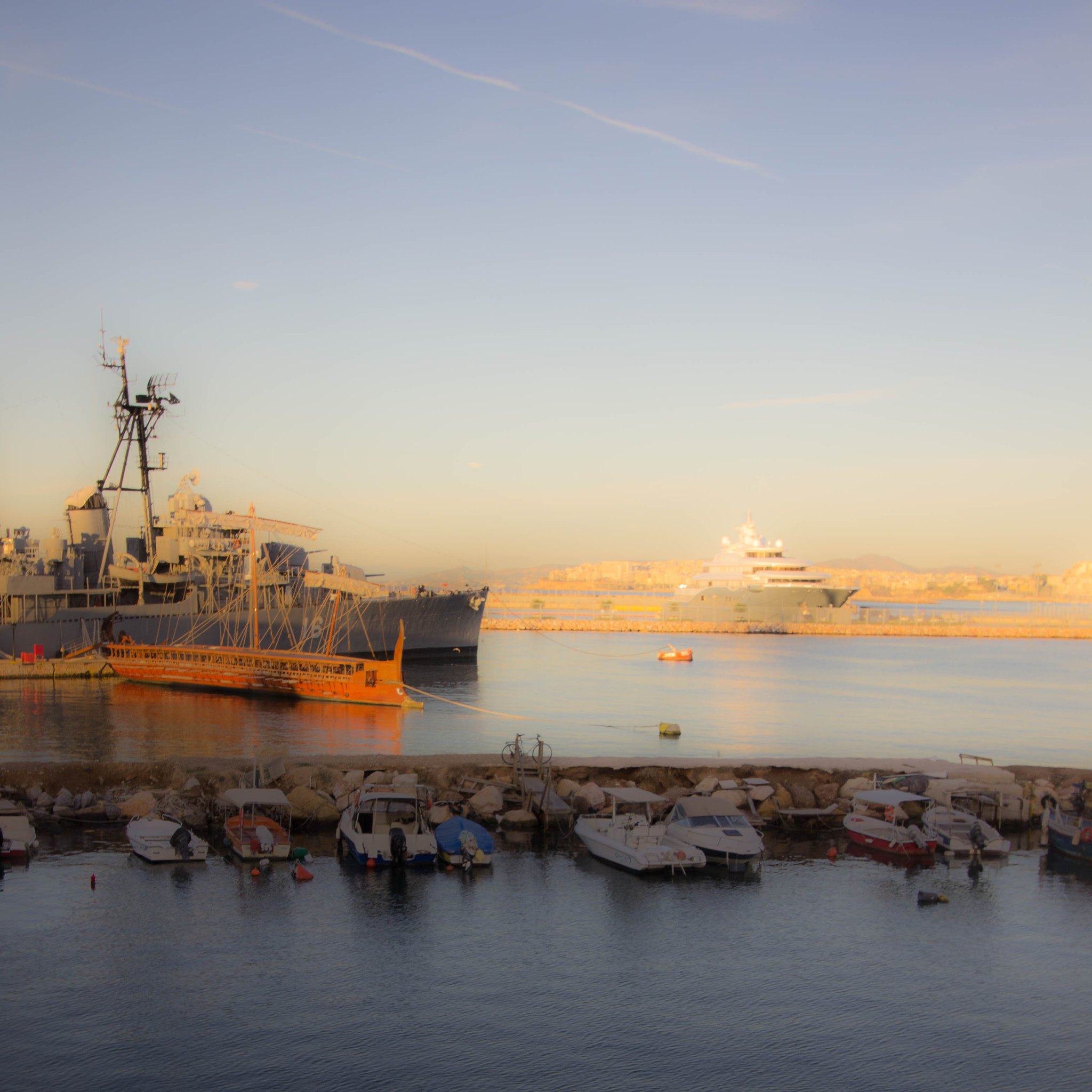 Canon EF-S 10-22mm F3.5-4.5 USM sample photo. Piraeus dawn impression photography