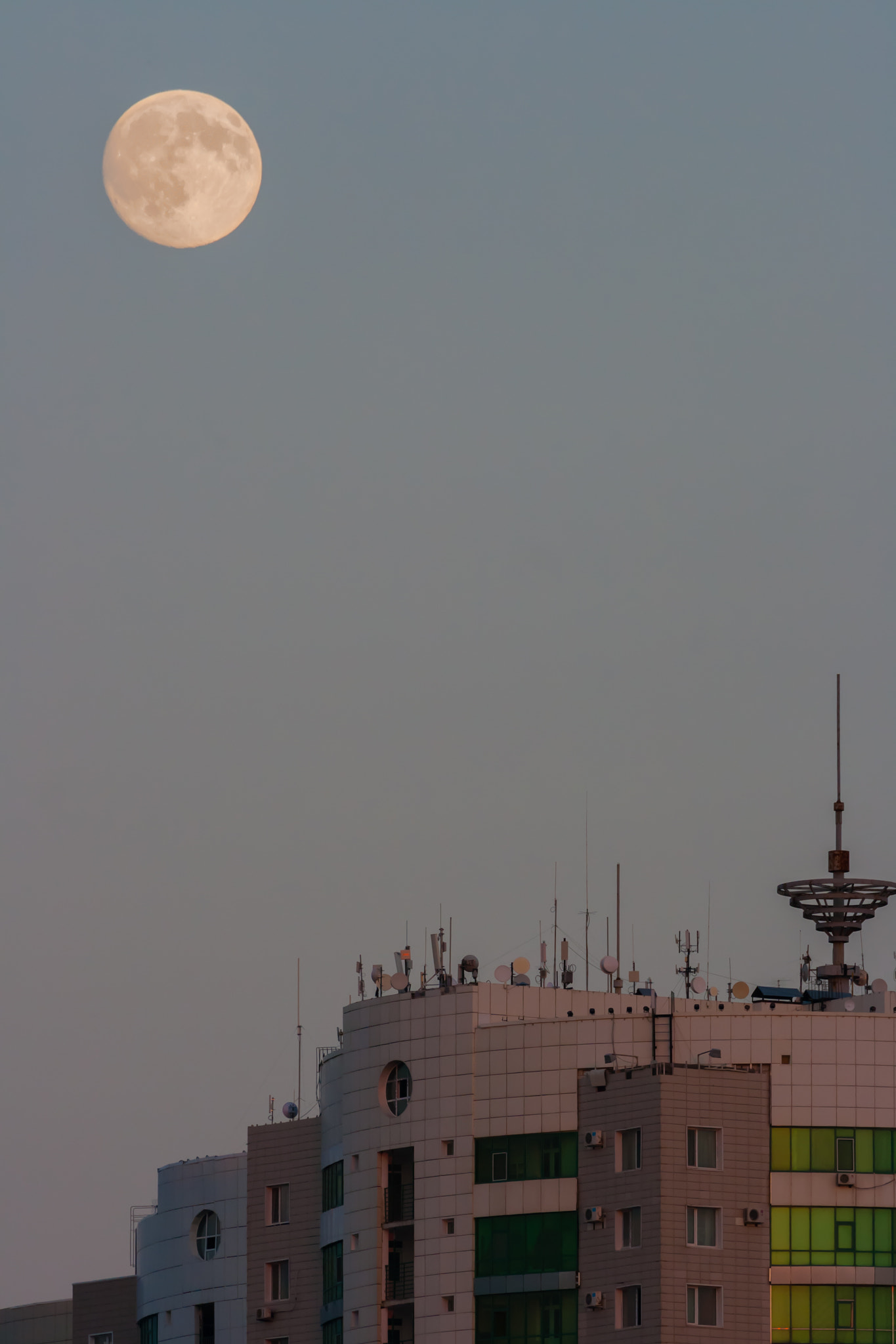Canon EF 70-300mm F4-5.6L IS USM sample photo. Connecting the world photography