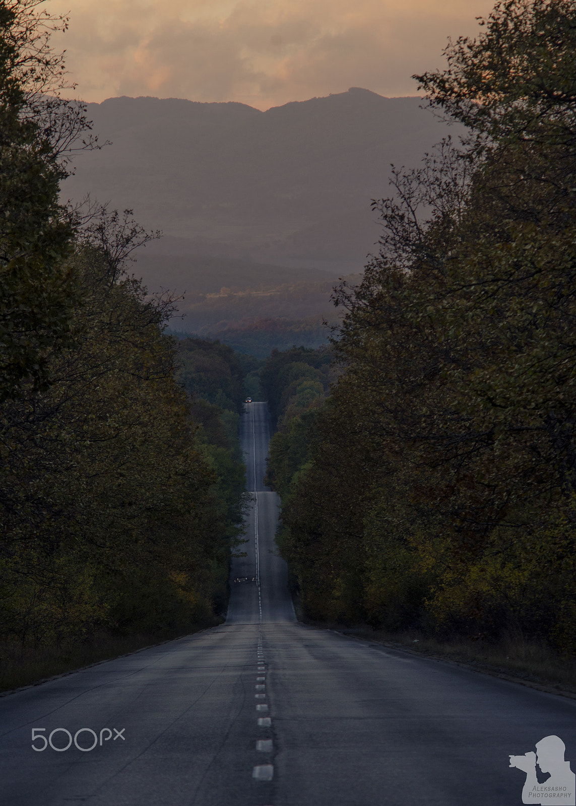 Nikon D7000 + AF Zoom-Nikkor 70-210mm f/4 sample photo. Autumn road photography