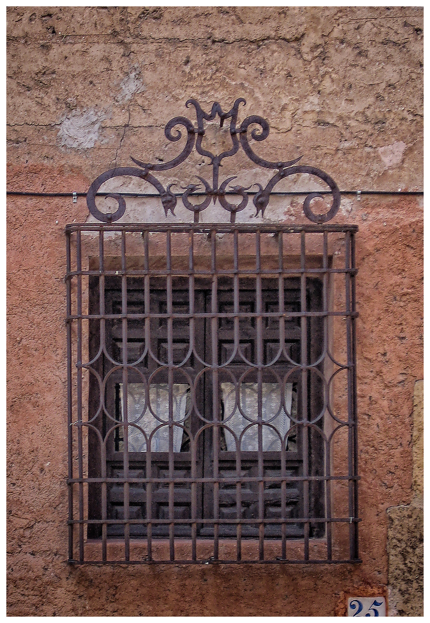 Canon DIGITAL IXUS 40 sample photo. Albarracin - serie windows photography