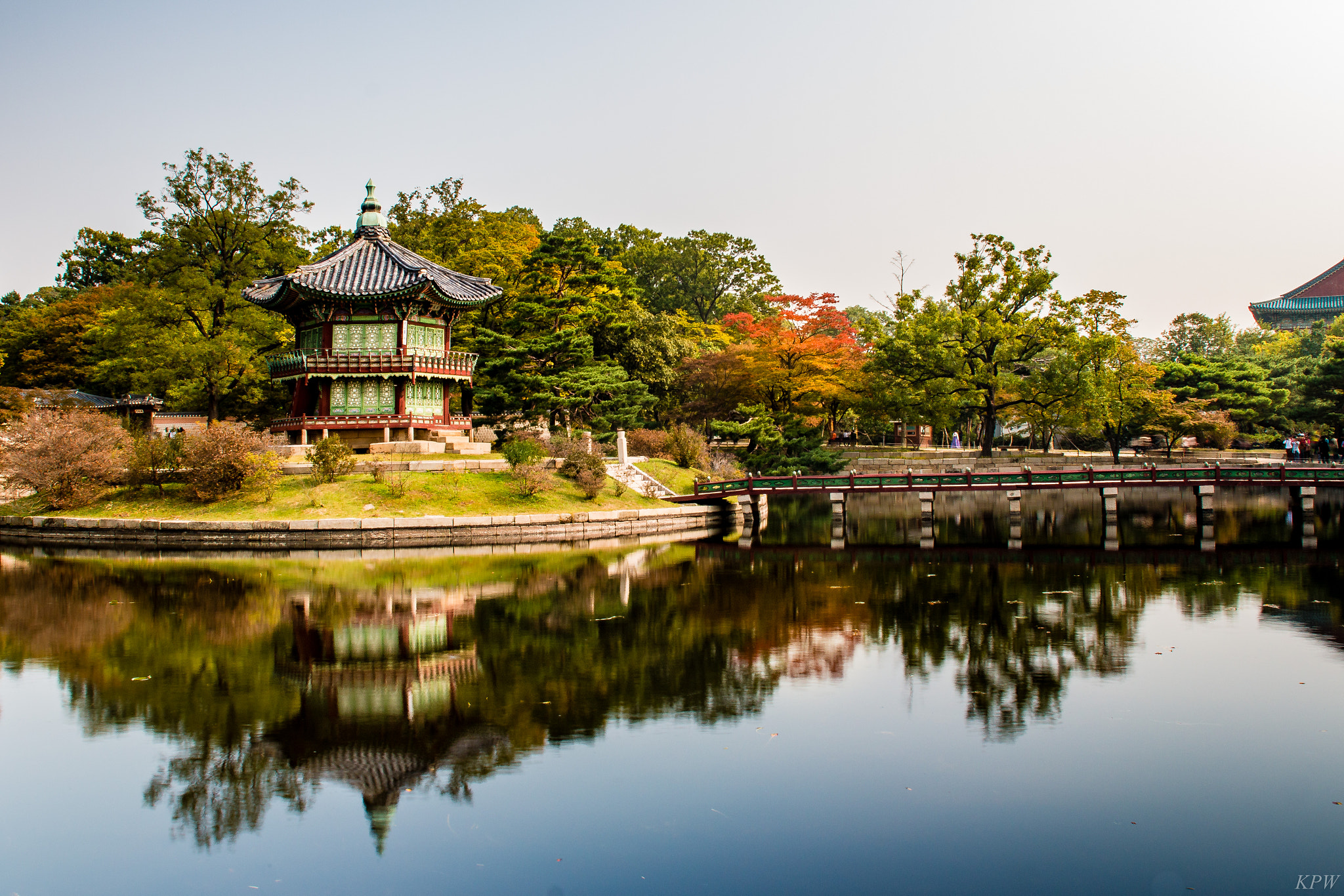 Canon EOS 70D + Canon EF 20mm F2.8 USM sample photo. Gyeongbokgung photography