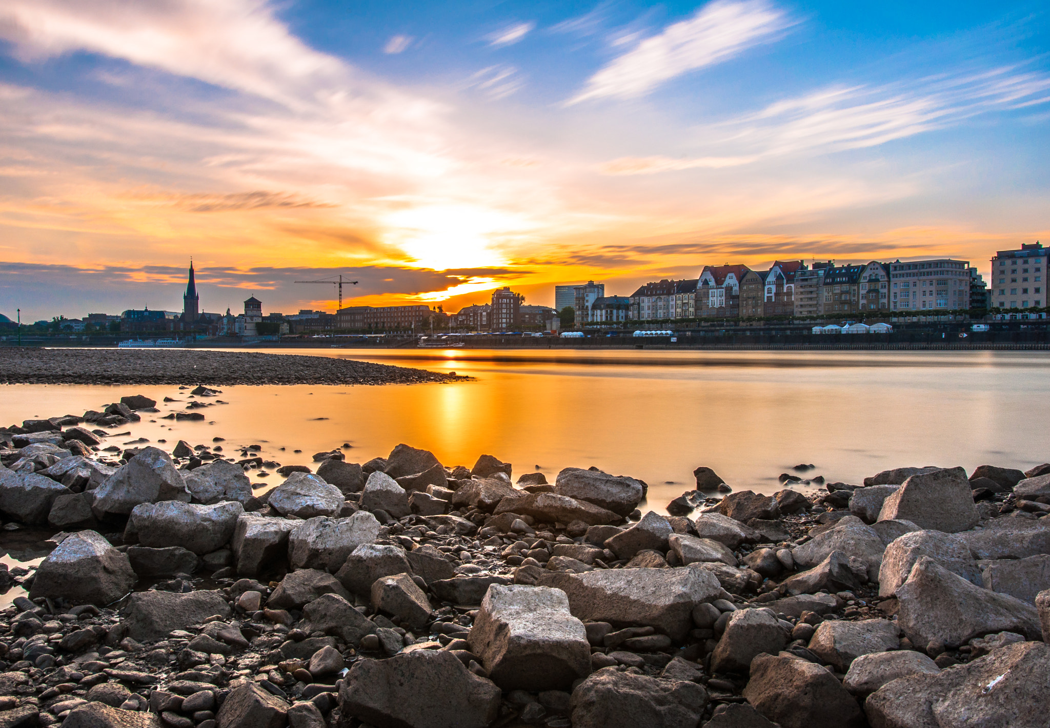 Nikon D5000 + Sigma 18-35mm F1.8 DC HSM Art sample photo. Sunrise over düsseldorf photography