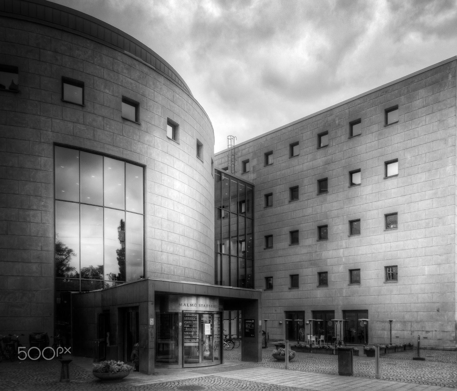 Canon EF 24-85mm F3.5-4.5 USM sample photo. The city library photography
