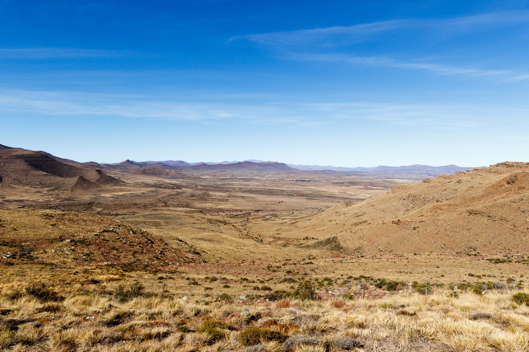 Canon EF 300mm f/2.8L sample photo. Beautiful green valley within the mountains photography
