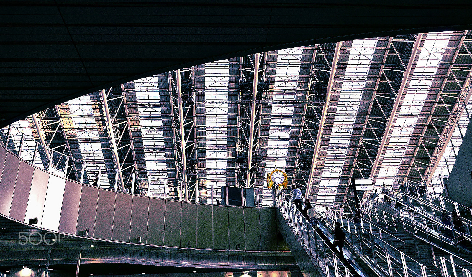 Nikon AF-S Nikkor 16-35mm F4G ED VR sample photo. Osaka station space-time square photography