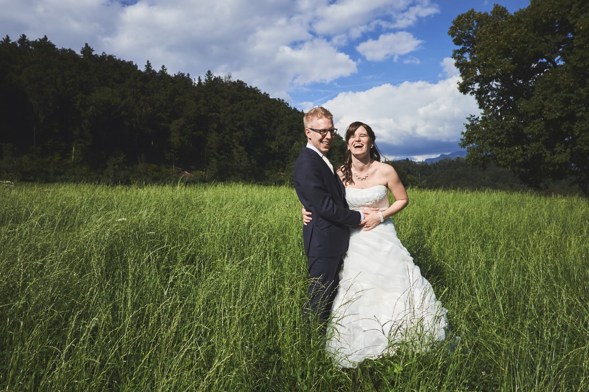 Fujifilm X-E2 + Fujifilm XF 18mm F2 R sample photo. Laughing bride and groom photography