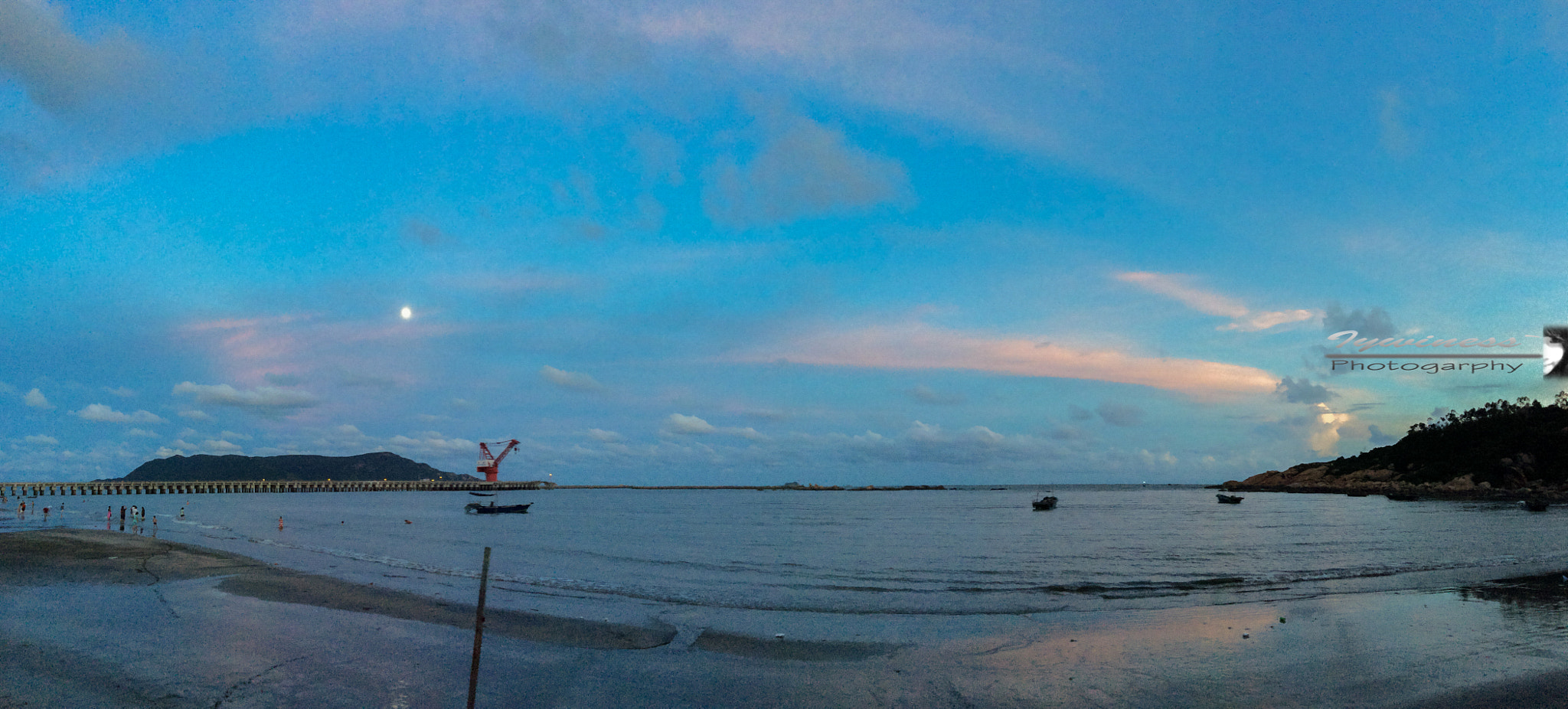 iPad mini 2 back camera 3.3mm f/2.4 sample photo. Qintou bay photography