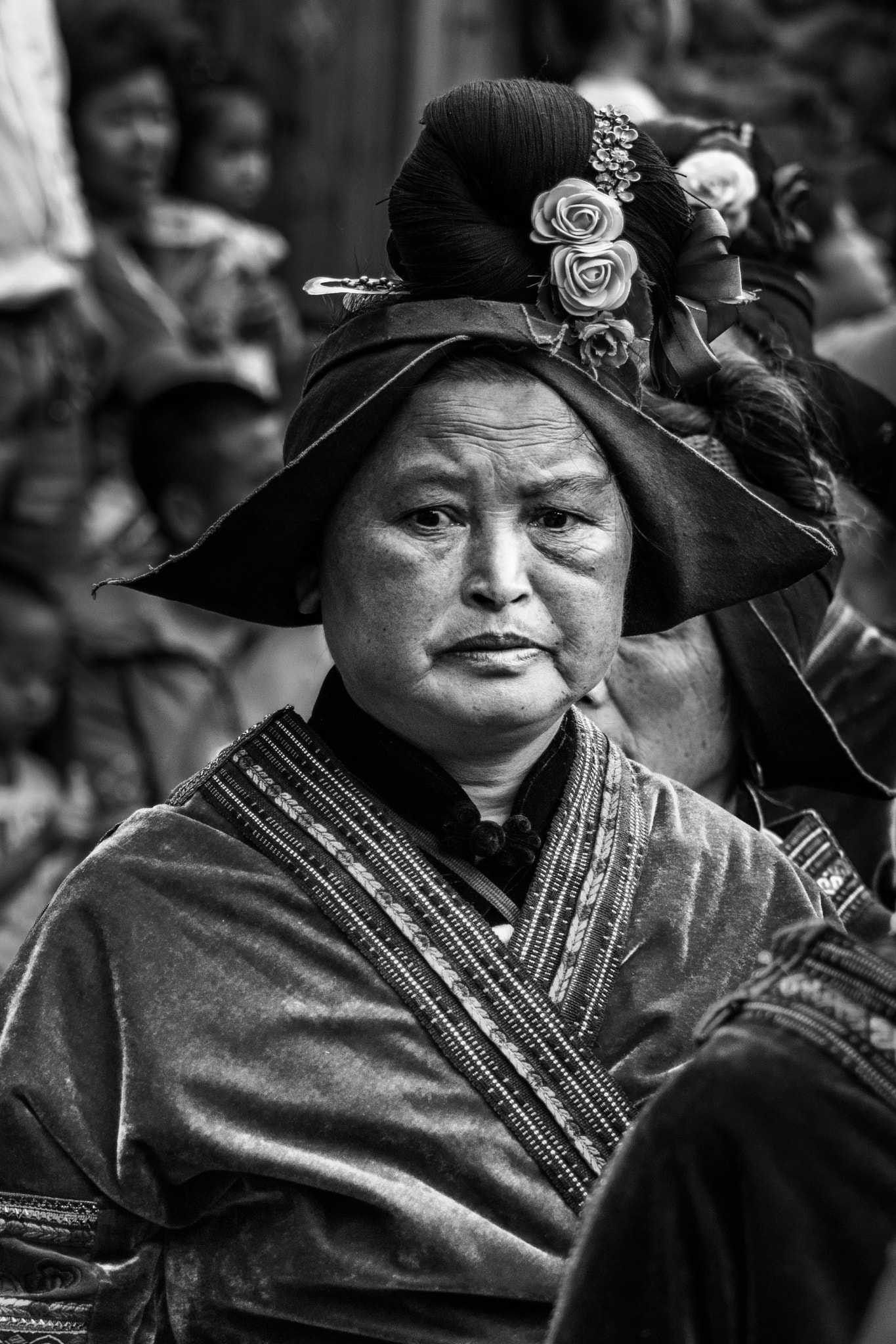 Canon EF 75-300mm f/4-5.6 USM sample photo. Miao woman photography