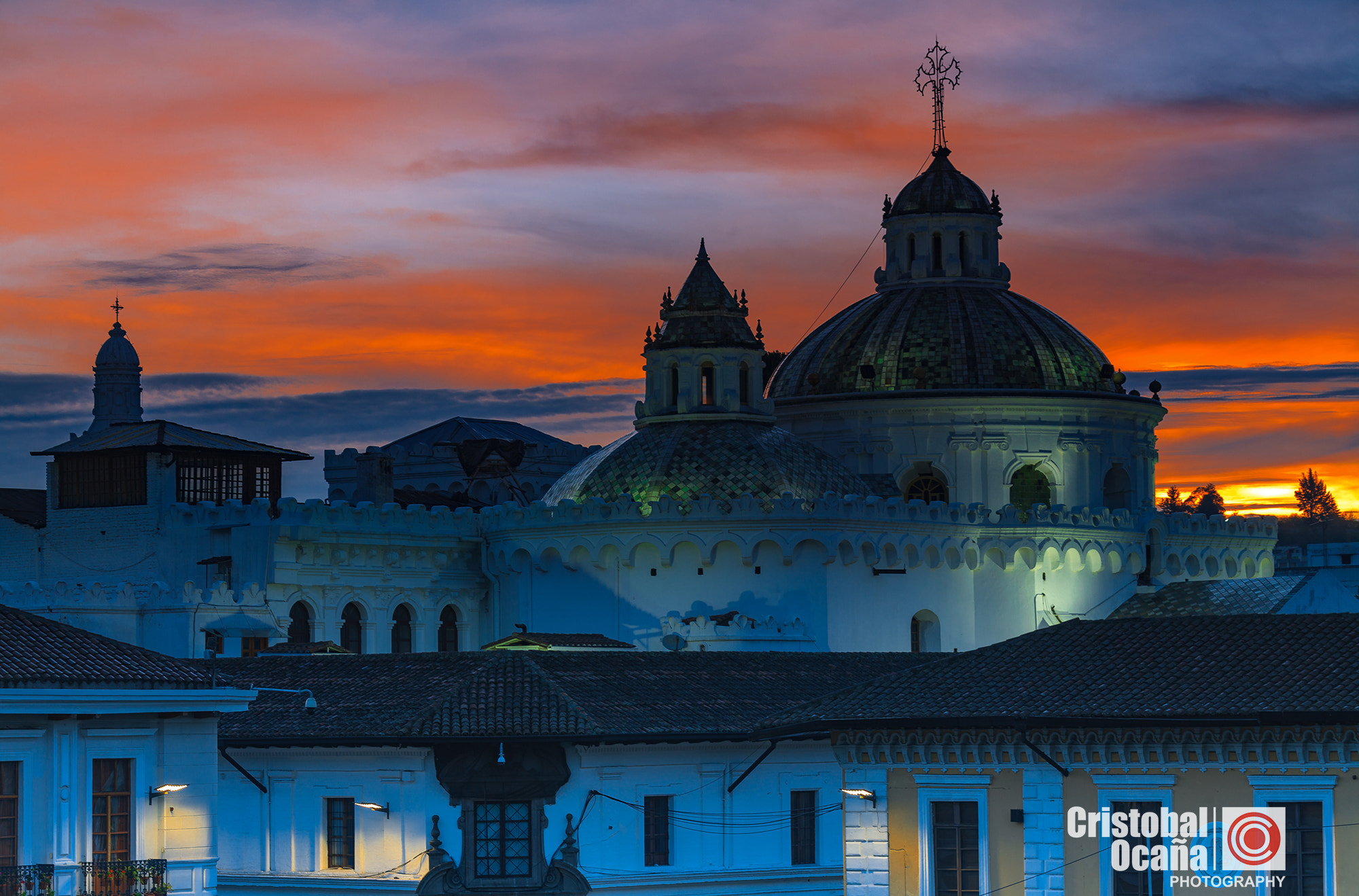 Canon EF 28-300mm F3.5-5.6L IS USM sample photo. Iglesia de la compañía - quito photography