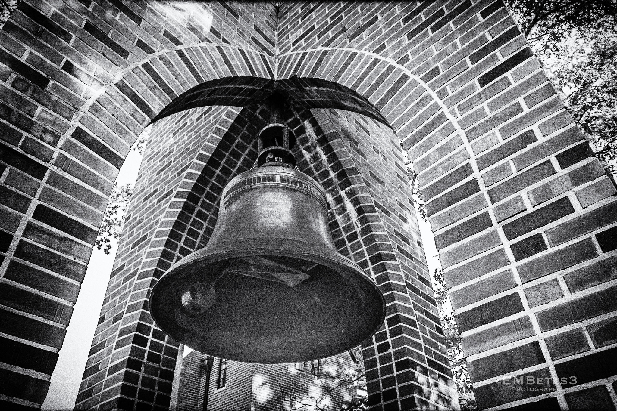 Canon EOS 100D (EOS Rebel SL1 / EOS Kiss X7) sample photo. Bell tower at christ & grace church in petersburg va. photography