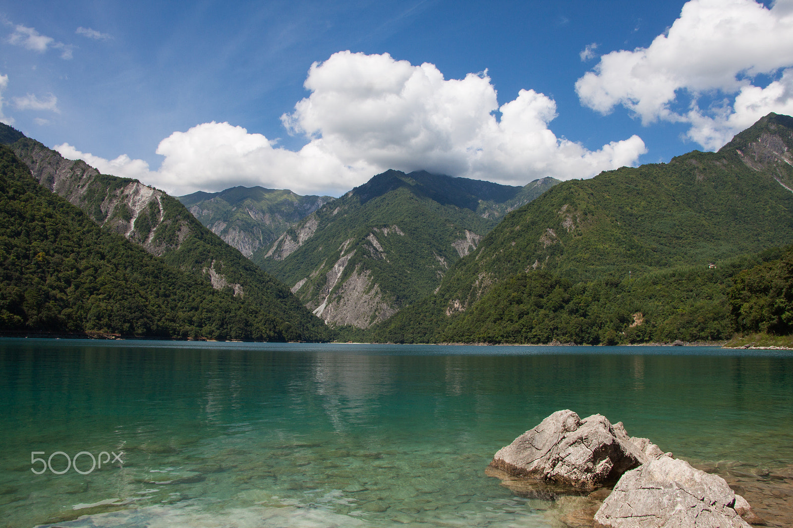 Canon EOS 500D (EOS Rebel T1i / EOS Kiss X3) sample photo. Calm lake photography