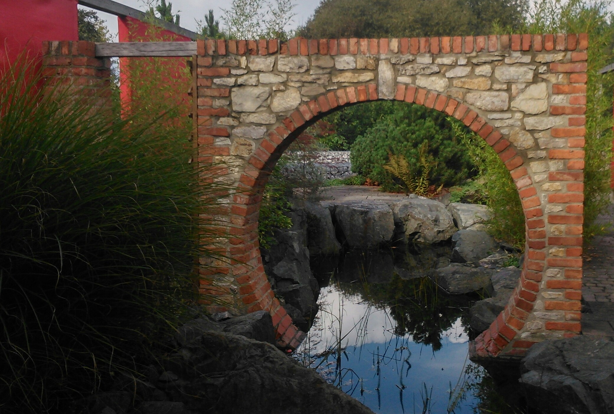 Sony Xperia L sample photo. The eye of garden  photography