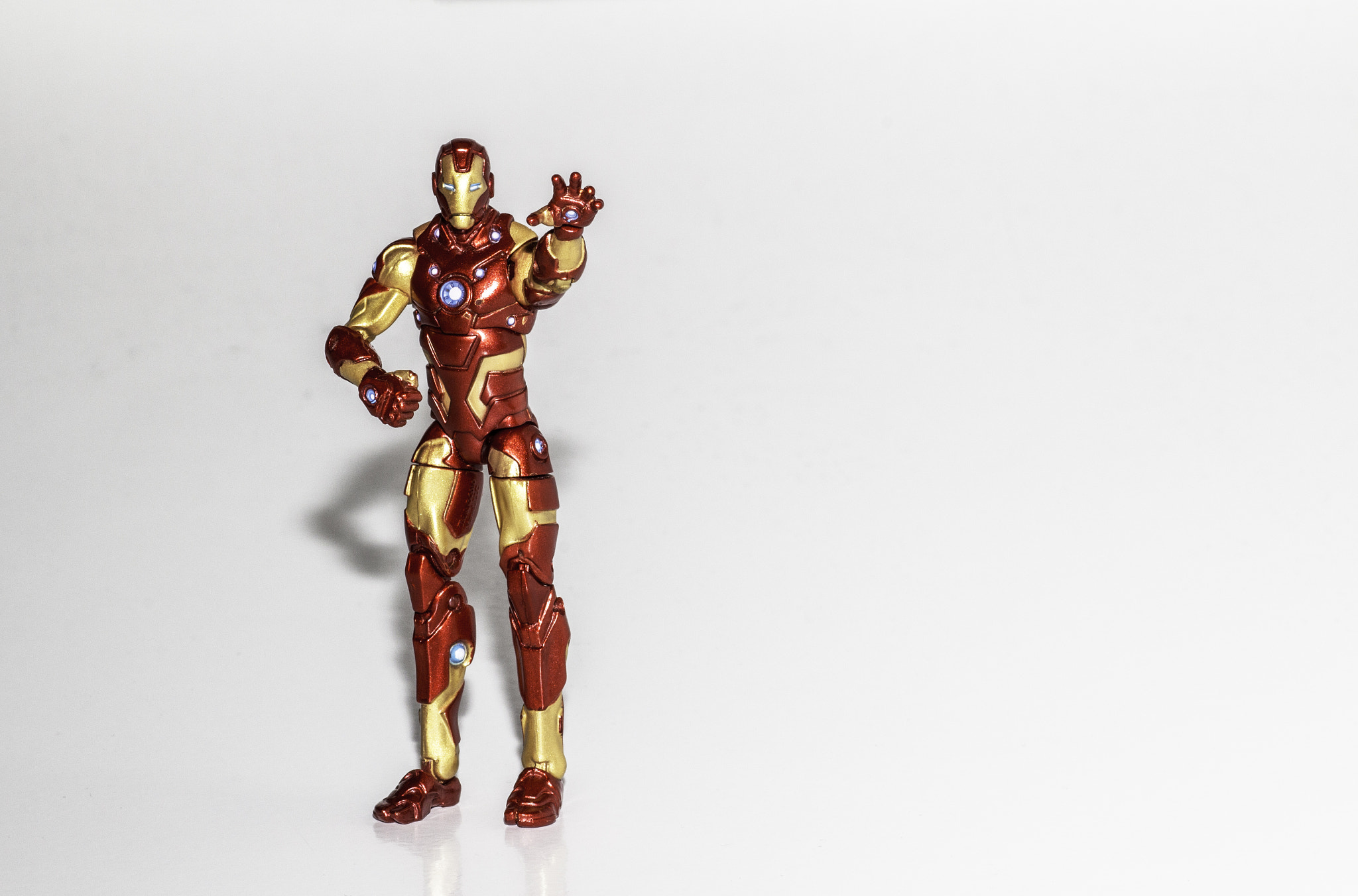 Canon EOS 100D (EOS Rebel SL1 / EOS Kiss X7) + Canon EF 100mm F2.8 Macro USM sample photo. Iron man toy figure photography