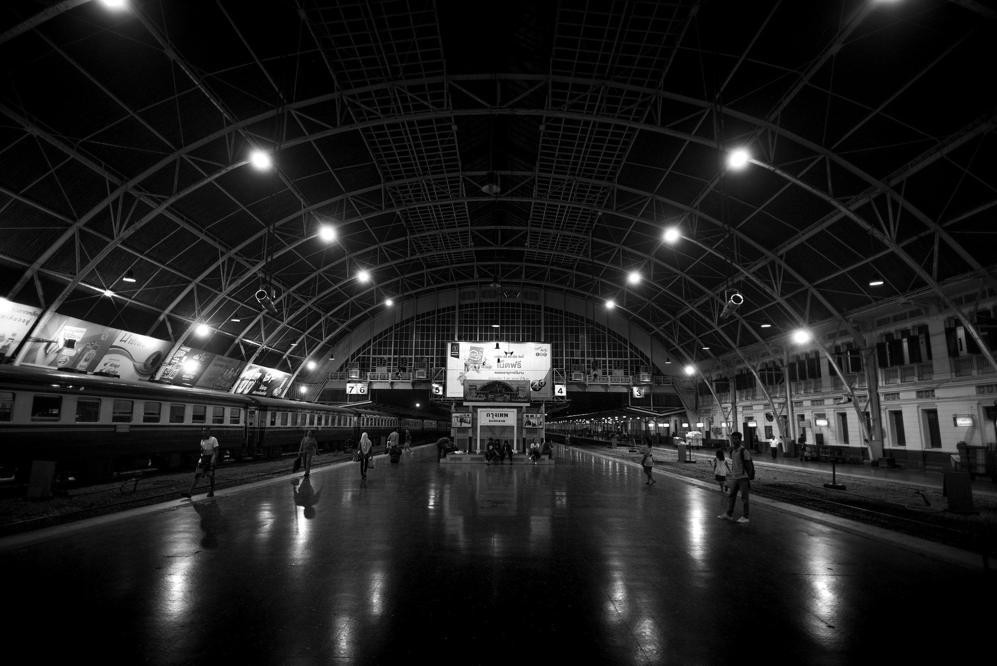 Nikon D600 + Nikon AF Nikkor 20mm F2.8D sample photo. Hua lamphong photography