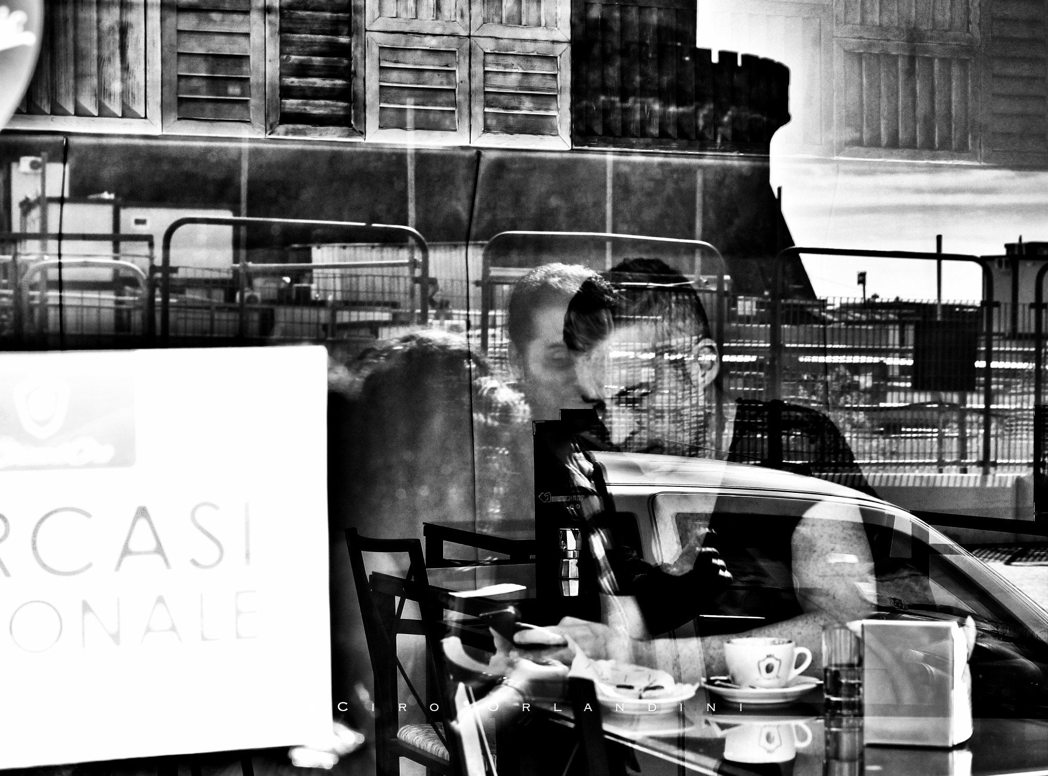 Canon EOS 100D (EOS Rebel SL1 / EOS Kiss X7) + Canon EF 40mm F2.8 STM sample photo. Reflections napoli streetphotography photography