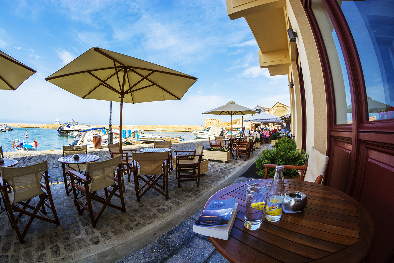 Samyang 8mm F3.5 Aspherical IF MC Fisheye sample photo. Chania harbour chill photography