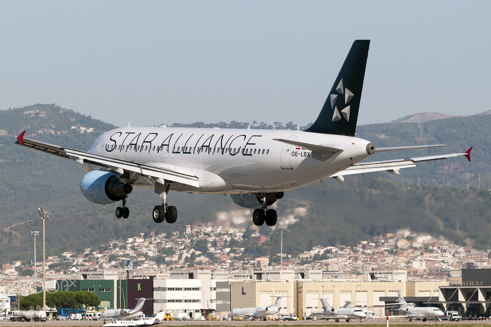 AF Zoom-Nikkor 80-200mm f/2.8 ED sample photo. Austrian a320-214 oe-lbx photography