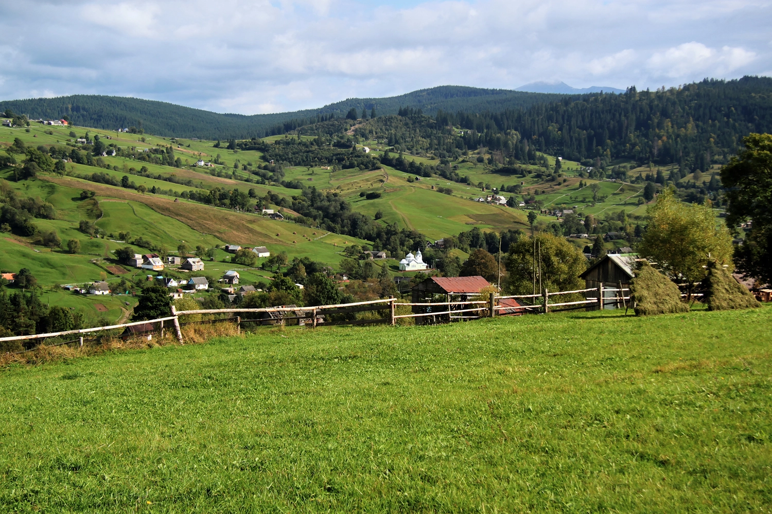 Canon EF-S 17-85mm F4-5.6 IS USM sample photo. Ukrainian carpathians photography