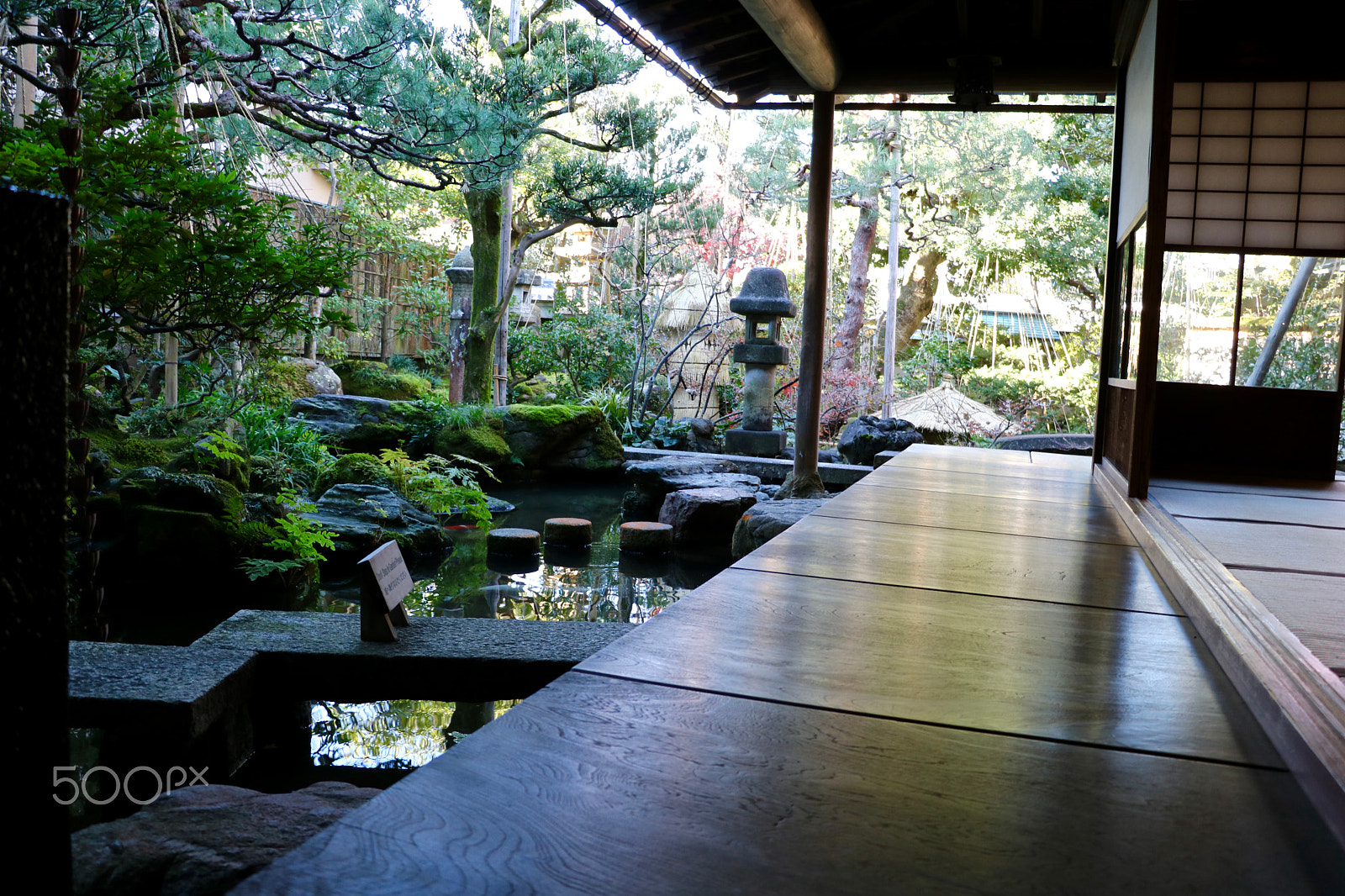 Canon EOS 760D (EOS Rebel T6s / EOS 8000D) + Canon EF-S 18-135mm F3.5-5.6 IS STM sample photo. Samourai house in kanazawa, japan photography