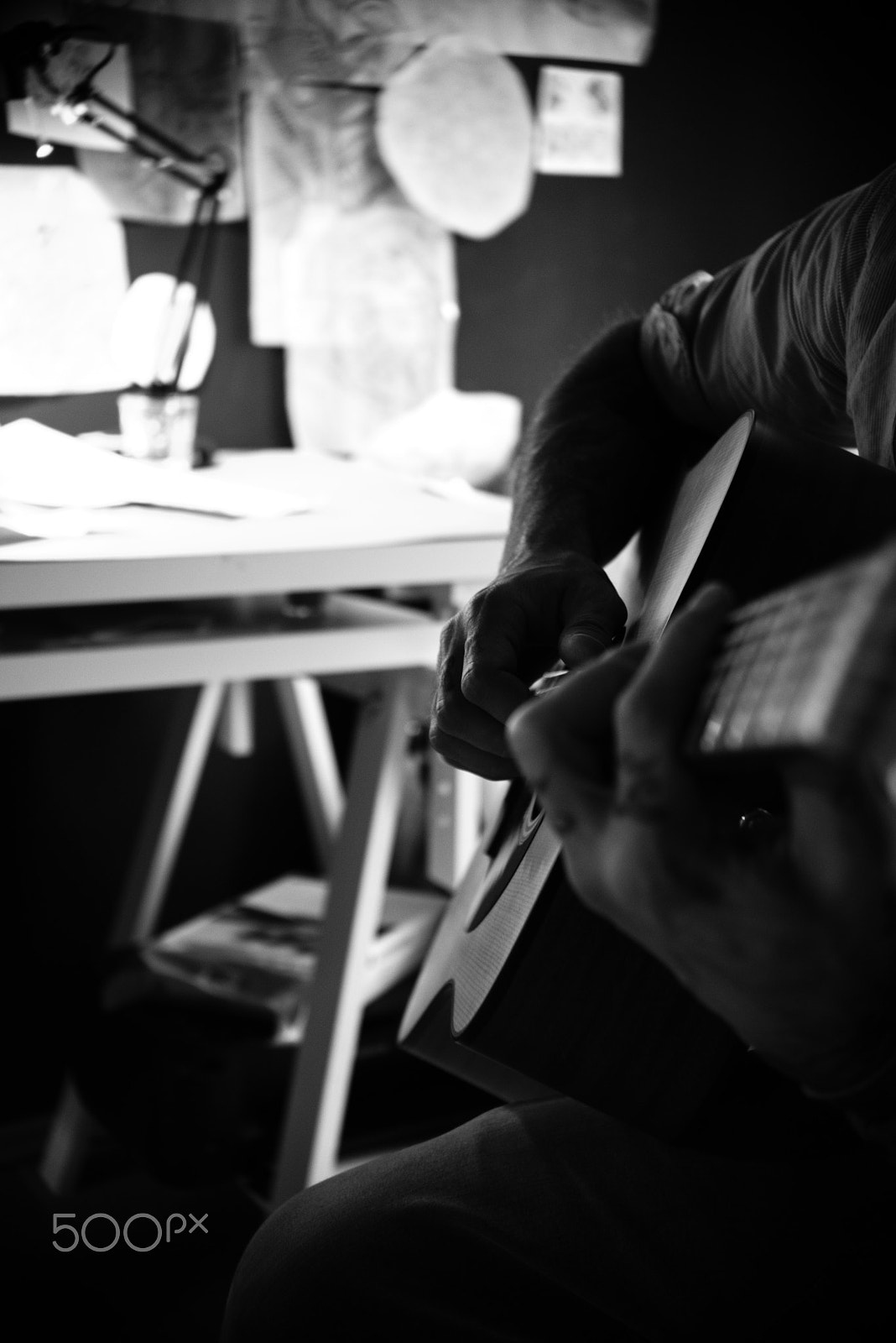 Sigma 70-200mm F2.8 EX DG Macro HSM II sample photo. My tattoo-artist plays guitar. photography