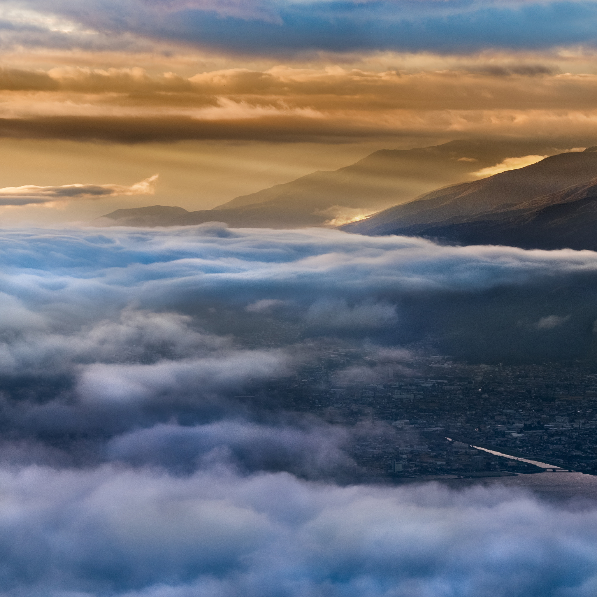 Fujifilm X-E2 + Fujifilm XF 50-140mm F2.8 R LM OIS WR sample photo. Sea of clouds photography