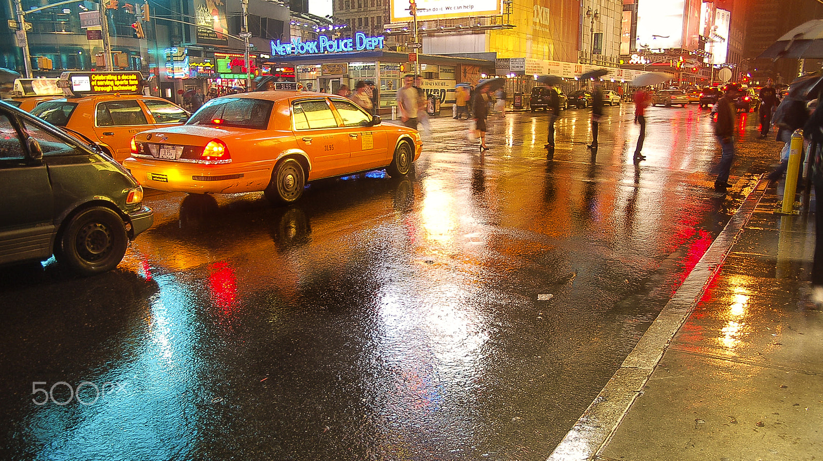 Nikon D50 + Sigma 18-50mm F3.5-5.6 DC sample photo. Yellow cab times square photography