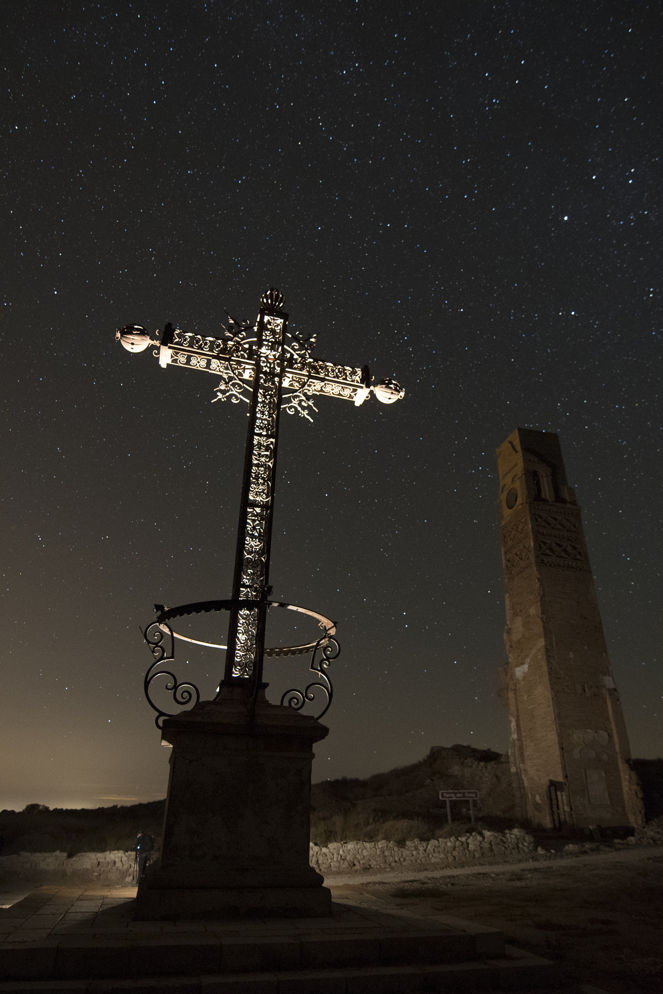 Nikon AF-S Nikkor 14-24mm F2.8G ED sample photo. Cross and tower photography
